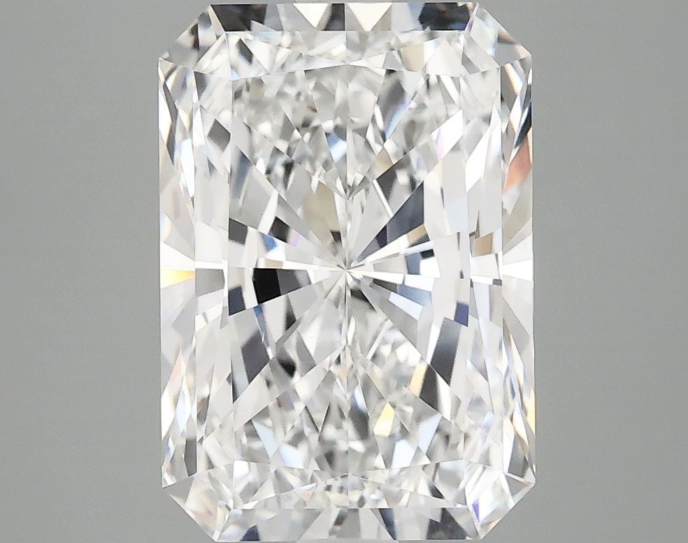 Loose Diamond - RADIANT 3.95ct E VVS2: Loose Diamond - RADIANT 3.95ct E VVS2 Source: This is a real non-mined Diamond that has been grown in a lab Shape: RADIANT Carats: 3.95 Color: E Clarity: VVS2 Certification: IGI Video: Video Link The