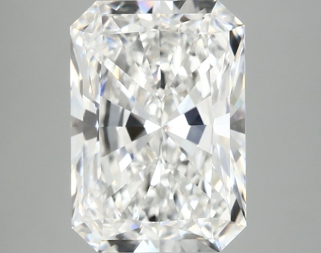 Loose Diamond - RADIANT 4.85ct E VVS2: Loose Diamond - RADIANT 4.85ct E VVS2 Source: This is a real non-mined Diamond that has been grown in a lab Shape: RADIANT Carats: 4.85 Color: E Clarity: VVS2 Certification: IGI Video:
