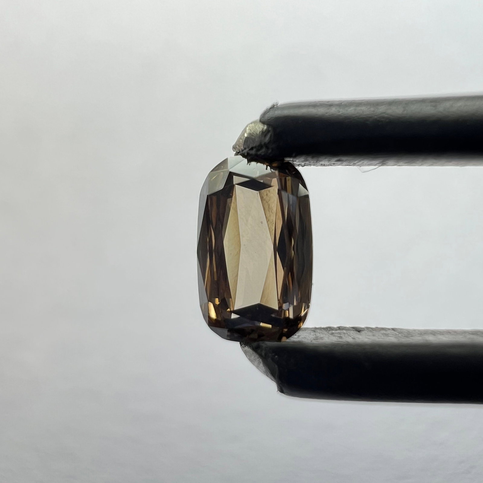 Loose Diamond - CUSHION BRILLIANT 0.21ct Brown VS1: Loose Diamond - CUSHION BRILLIANT 0.21ct Brown VS1 Source: This is a real non-mined Diamond that has been grown in a lab Shape: CUSHION BRILLIANT Carats: 0.21 Color: Brown Certification: NONE The Diam
