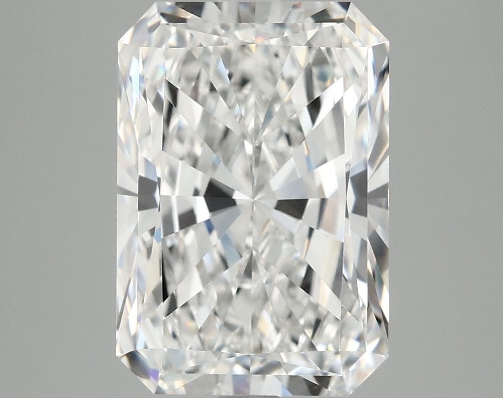 Loose Diamond - RADIANT 4.13ct E VVS2: Loose Diamond - RADIANT 4.13ct E VVS2 Source: This is a real non-mined Diamond that has been grown in a lab Shape: RADIANT Carats: 4.13 Color: E Clarity: VVS2 Certification: IGI Video:
