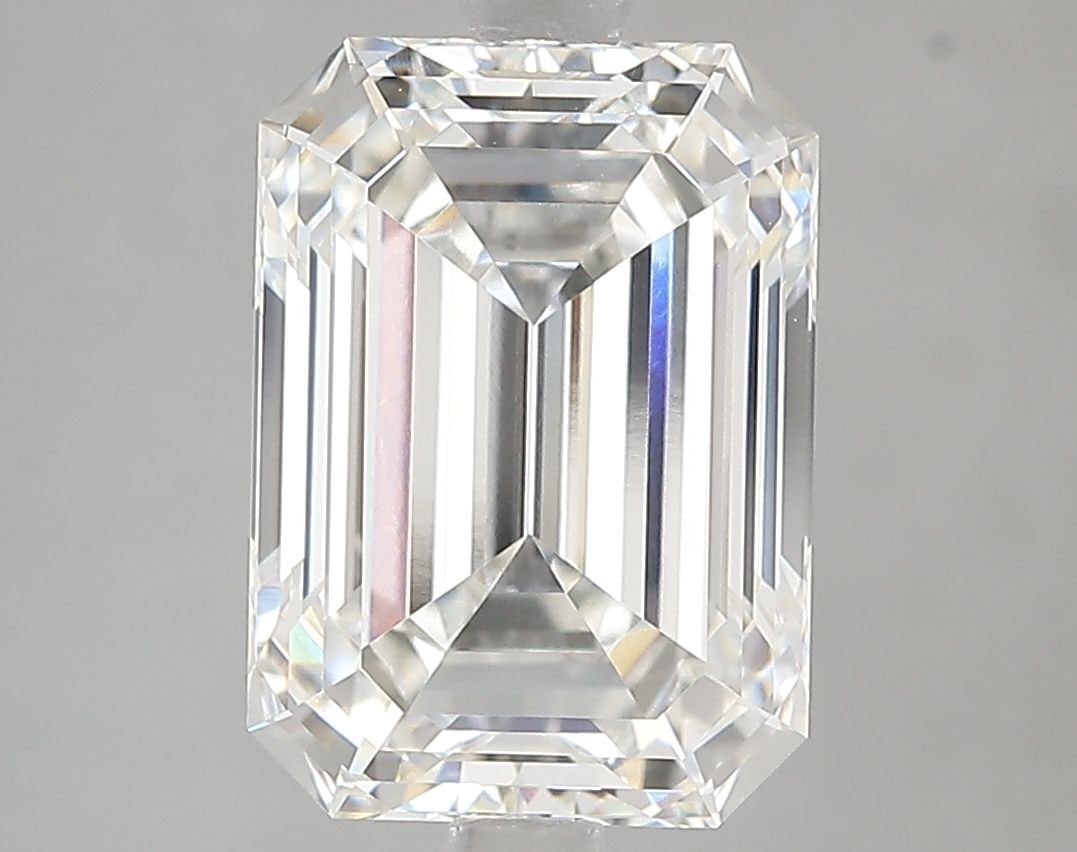Loose Diamond - EMERALD 4.56ct G VVS2: Loose Diamond - EMERALD 4.56ct G VVS2 Source: This is a real non-mined Diamond that has been grown in a lab Shape: EMERALD Carats: 4.56 Color: G Clarity: VVS2 Certification: IGI Video: