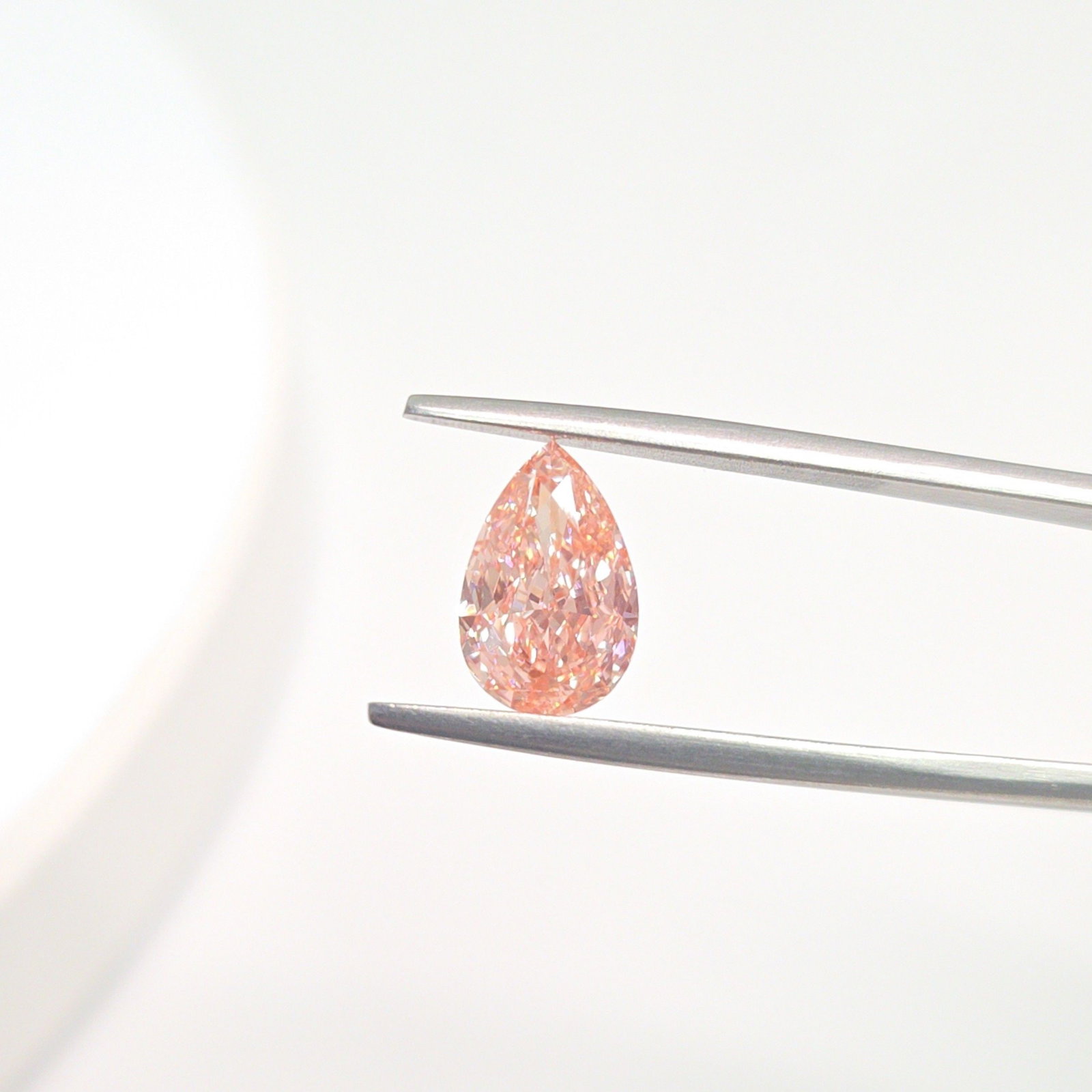 Loose Diamond - PEAR 2.01ct Fancy Vivid Pink VS2: Loose Diamond - PEAR 2.01ct Fancy Vivid Pink VS2 Source: This is a real non-mined Diamond that has been grown in a lab Shape: PEAR Carats: 2.01 Color: Fancy Vivid Pink Certification: IGI The Diamond D