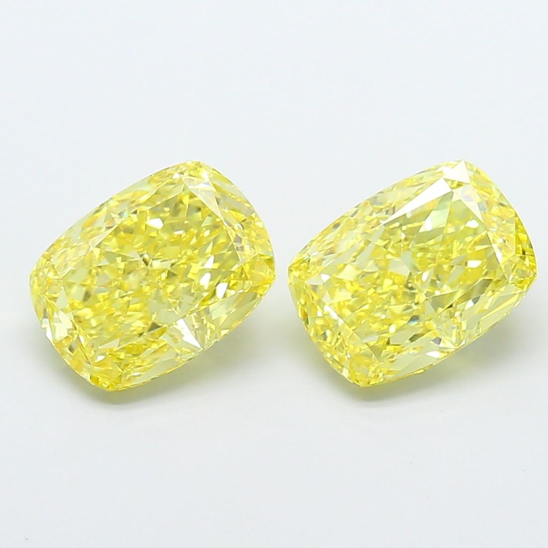 Loose Diamond - CUSHION MODIFIED 2.52ct Fancy Vivid Yellow VS1: Loose Diamond - CUSHION MODIFIED 2.52ct Fancy Vivid Yellow VS1 Source: This is a real non-mined Diamond that has been grown in a lab Shape: CUSHION MODIFIED Carats: 2.52 Color: Fancy Vivid Yellow Cert
