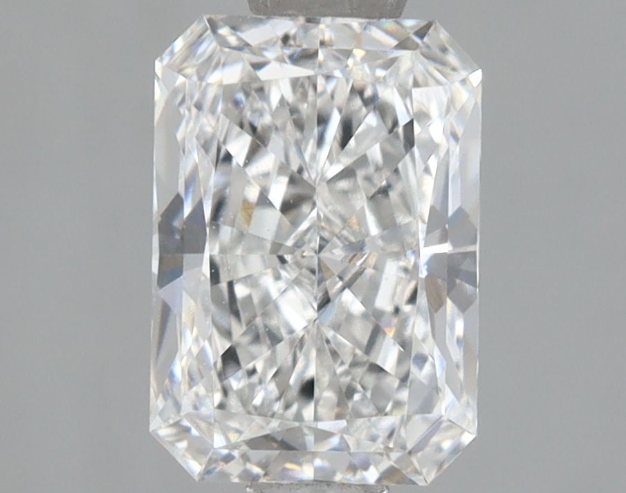 Loose Diamond - RADIANT 1.13ct E VVS2: Loose Diamond - RADIANT 1.13ct E VVS2 Source: This is a real non-mined Diamond that has been grown in a lab Shape: RADIANT Carats: 1.13 Color: E Clarity: VVS2 Certification: IGI Video: