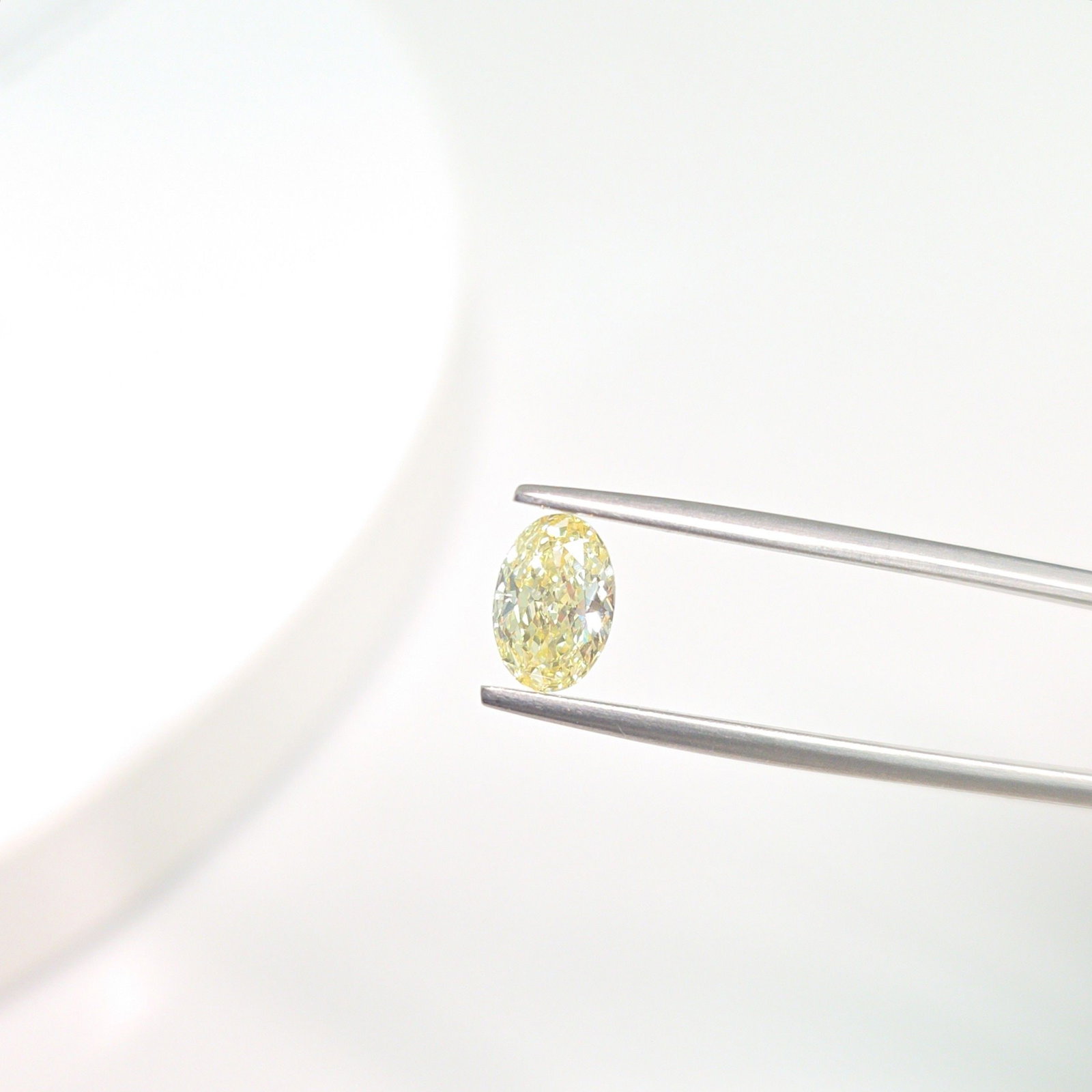 Loose Diamond - OVAL 1.05ct Fancy Yellow VS1: Loose Diamond - OVAL 1.05ct Fancy Yellow VS1 Source: This is a real non-mined Diamond that has been grown in a lab Shape: OVAL Carats: 1.05 Color: Fancy Yellow Certification: IGI Video: