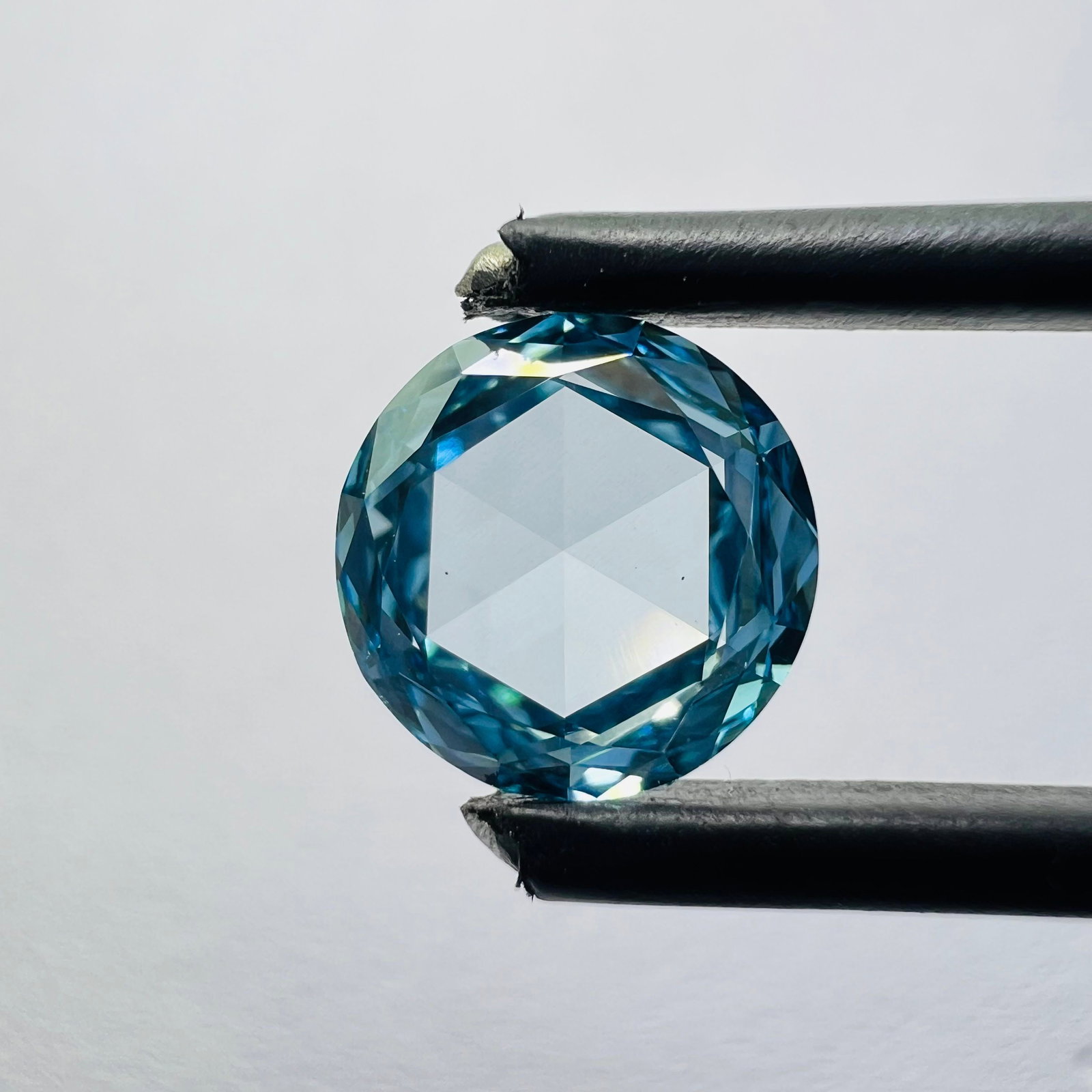Loose Diamond - ROSE 1.13ct Blue VS1: Loose Diamond - ROSE 1.13ct Blue VS1 Source: This is a real non-mined Diamond that has been grown in a lab Shape: ROSE Carats: 1.13 Color: Blue Certification: NONE Video: