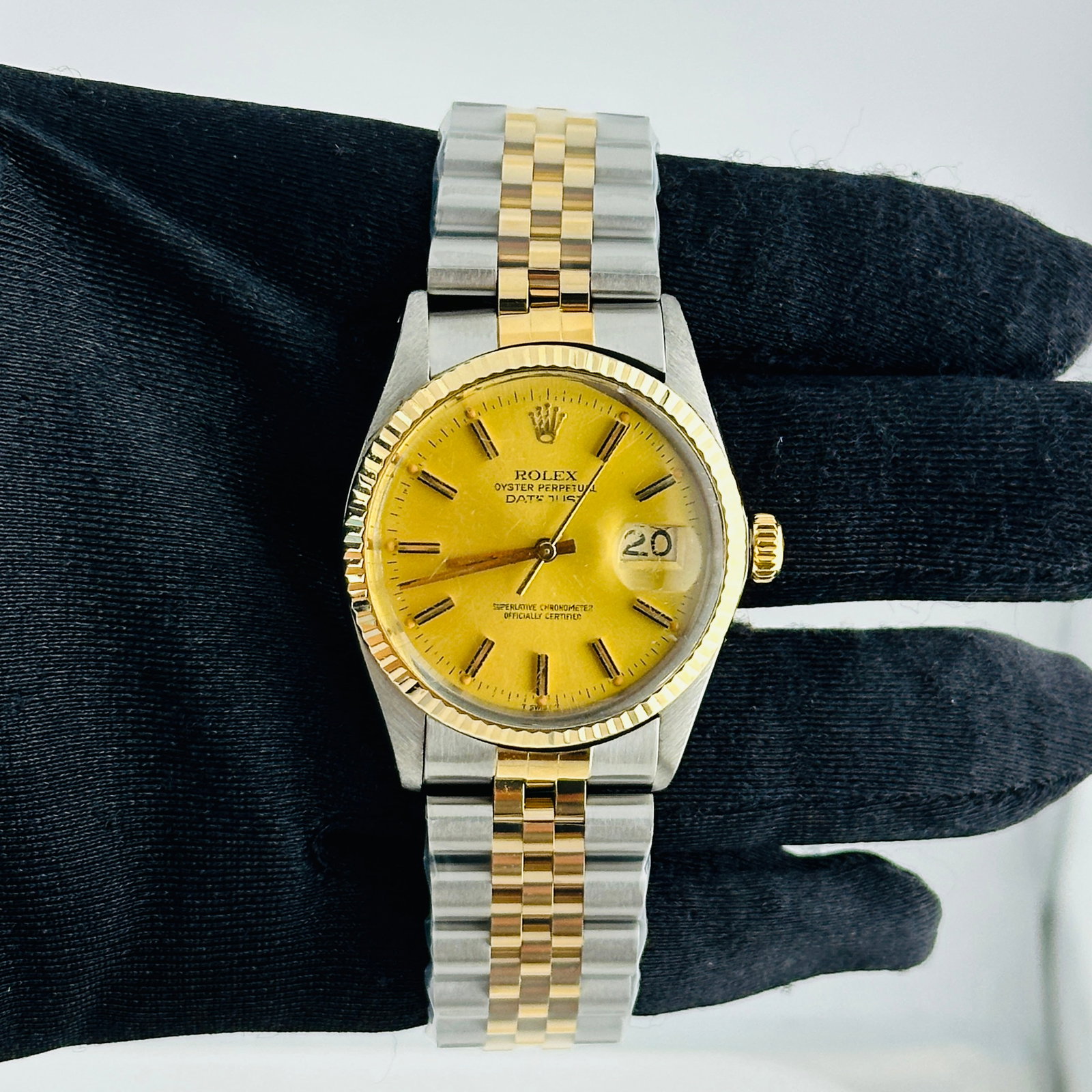 AM Jubilee Bracelet Rolex 16013 Datejust Champagne Dial Men's Watch: AM Jubilee Bracelet Rolex 16013 Datejust Champagne Dial Men's Watch This Rolex Datejust features a champagne dial, fluted bezel, and Aftermarket Jubilee bracelet. It is a men's model with reference nu
