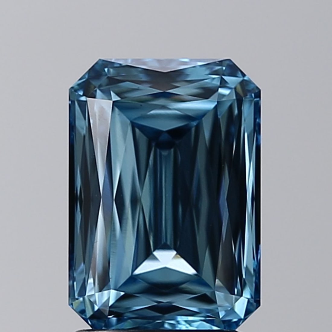 Loose Diamond - RADIANT 2.31ct Fancy Vivid Blue VS1: Loose Diamond - RADIANT 2.31ct Fancy Vivid Blue VS1 Source: This is a real non-mined Diamond that has been grown in a lab Shape: RADIANT Carats: 2.31 Color: Fancy Vivid Blue Certification: IGI Video: