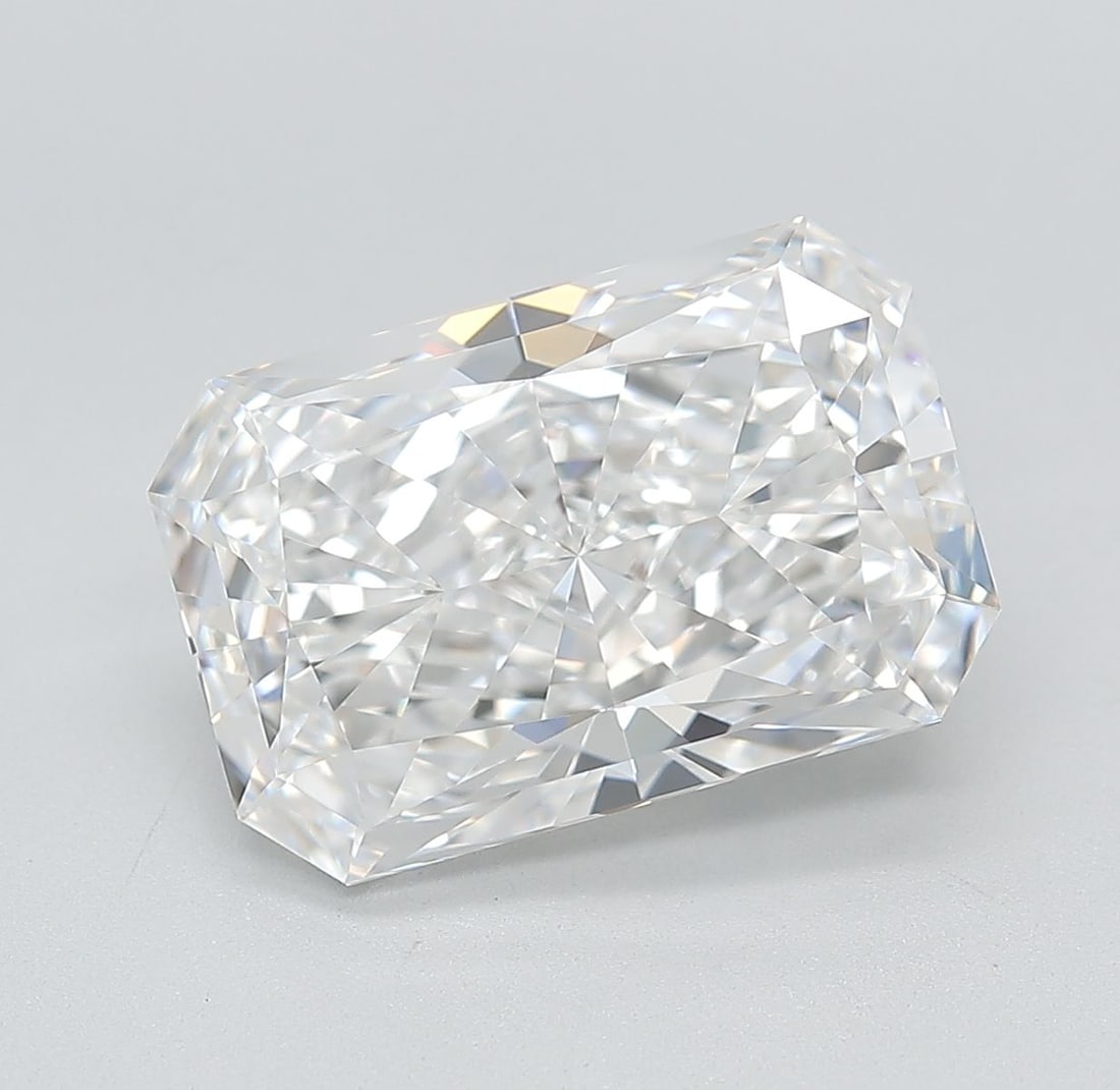 Loose Diamond - RADIANT 5.27ct D IF: Loose Diamond - RADIANT 5.27ct D IF Source: This is a real non-mined Diamond that has been grown in a lab Shape: RADIANT Carats: 5.27 Color: D Clarity: IF Certification: IGI Video: