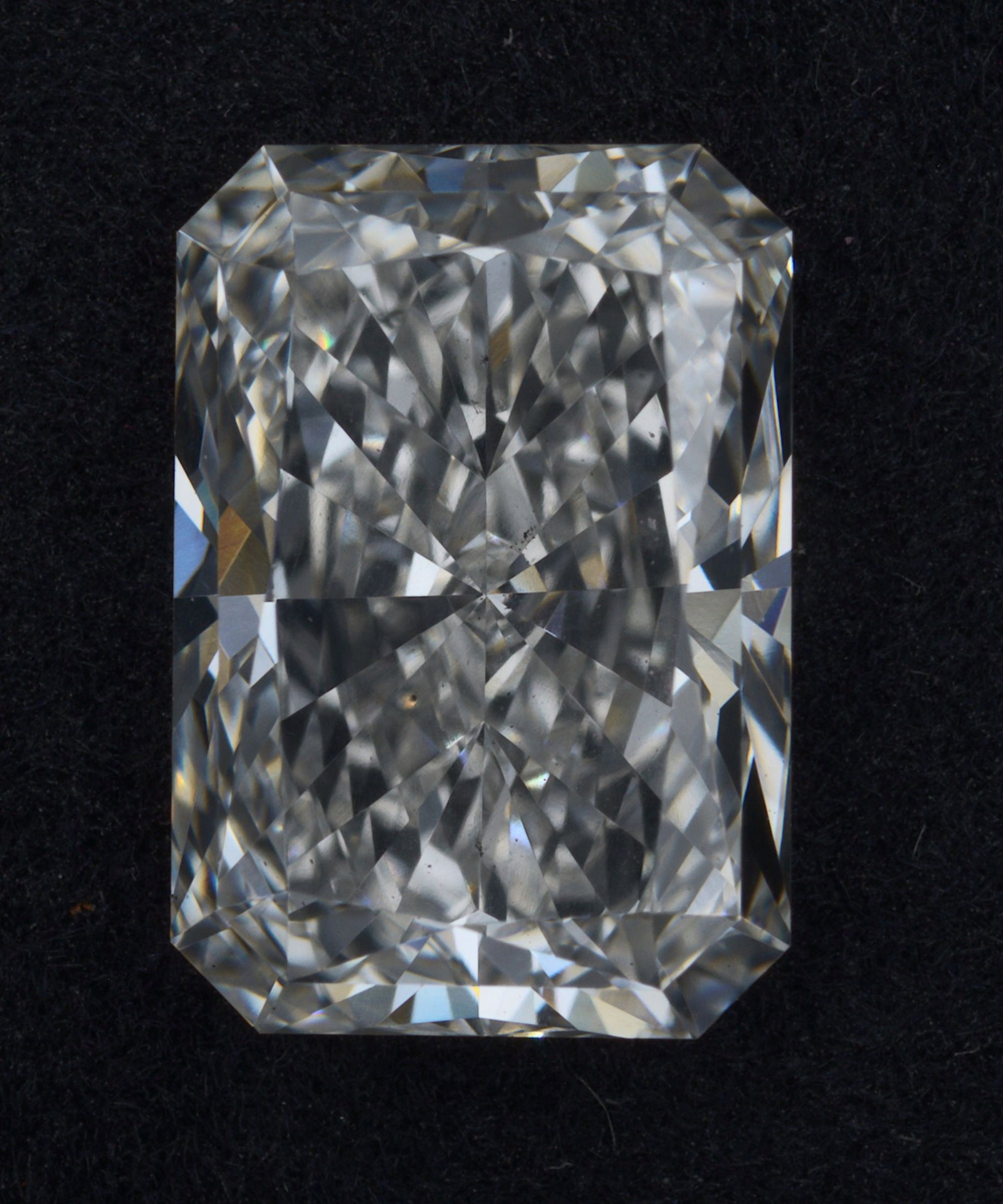 Loose Diamond - RADIANT 2.1ct H VS2: Loose Diamond - RADIANT 2.1ct H VS2 Source: This is a real non-mined Diamond that has been grown in a lab Shape: RADIANT Carats: 2.1 Color: H Clarity: VS2 Certification: IGI The Diamond Depot Guarante
