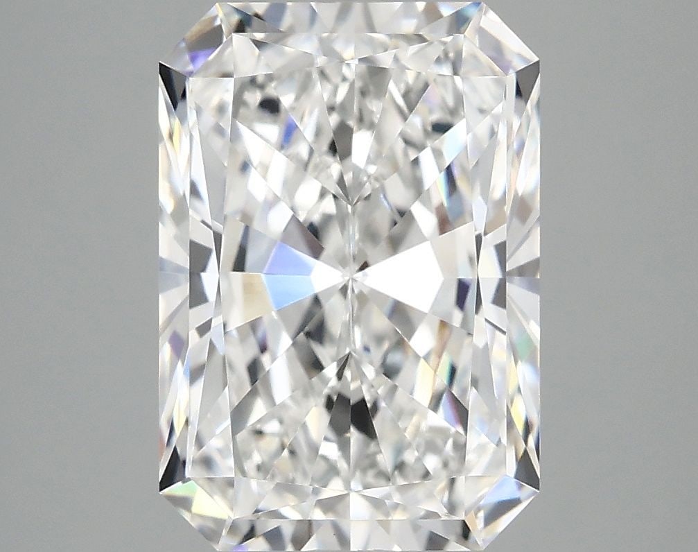 Loose Diamond - RADIANT 4.19ct E VVS2: Loose Diamond - RADIANT 4.19ct E VVS2 Source: This is a real non-mined Diamond that has been grown in a lab Shape: RADIANT Carats: 4.19 Color: E Clarity: VVS2 Certification: IGI Video: