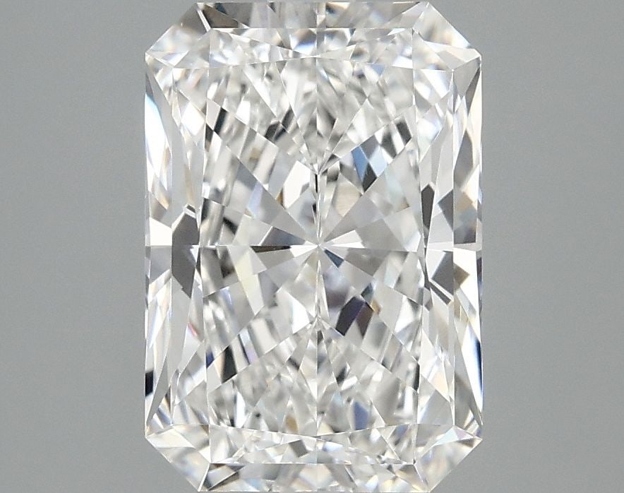 Loose Diamond - RADIANT 2.85ct E VVS2: Loose Diamond - RADIANT 2.85ct E VVS2 Source: This is a real non-mined Diamond that has been grown in a lab Shape: RADIANT Carats: 2.85 Color: E Clarity: VVS2 Certification: IGI Video: