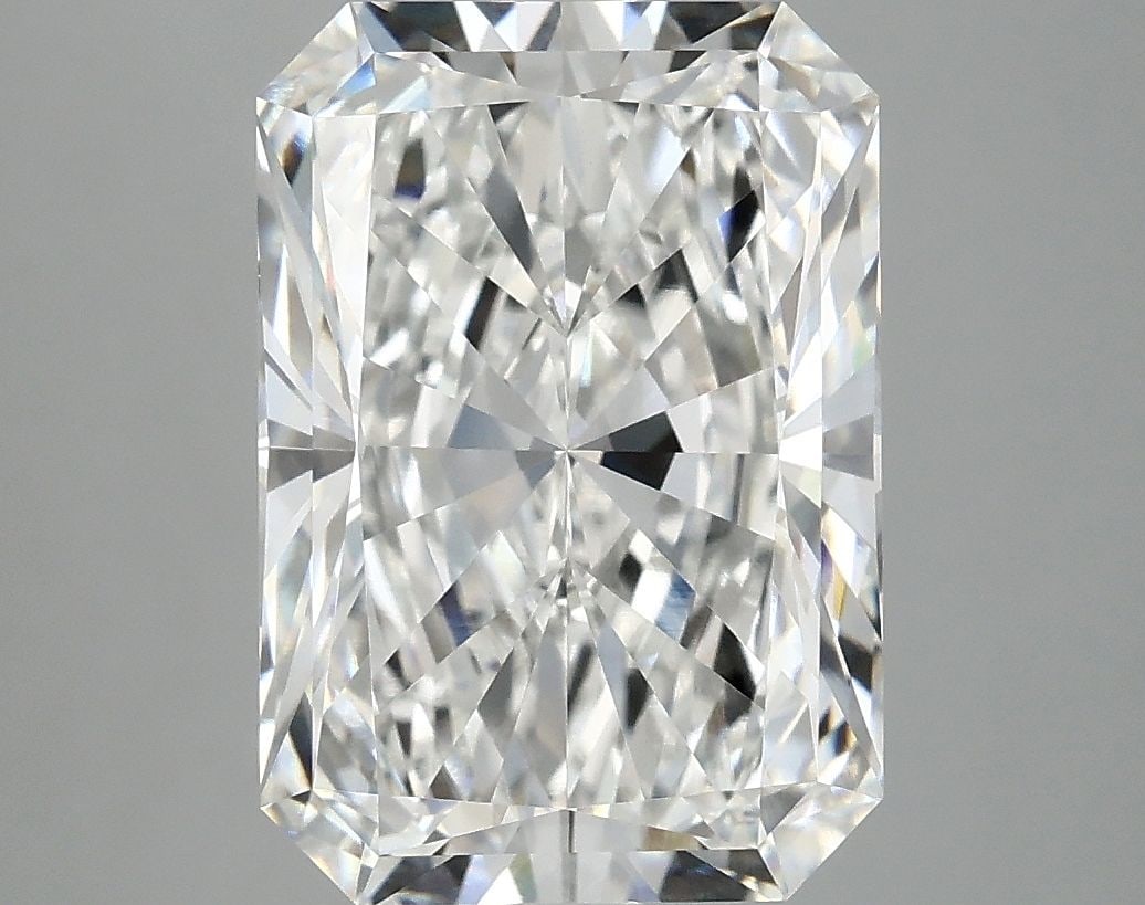 Loose Diamond - RADIANT 4.86ct E VVS2: Loose Diamond - RADIANT 4.86ct E VVS2 Source: This is a real non-mined Diamond that has been grown in a lab Shape: RADIANT Carats: 4.86 Color: E Clarity: VVS2 Certification: IGI Video: Video Link The
