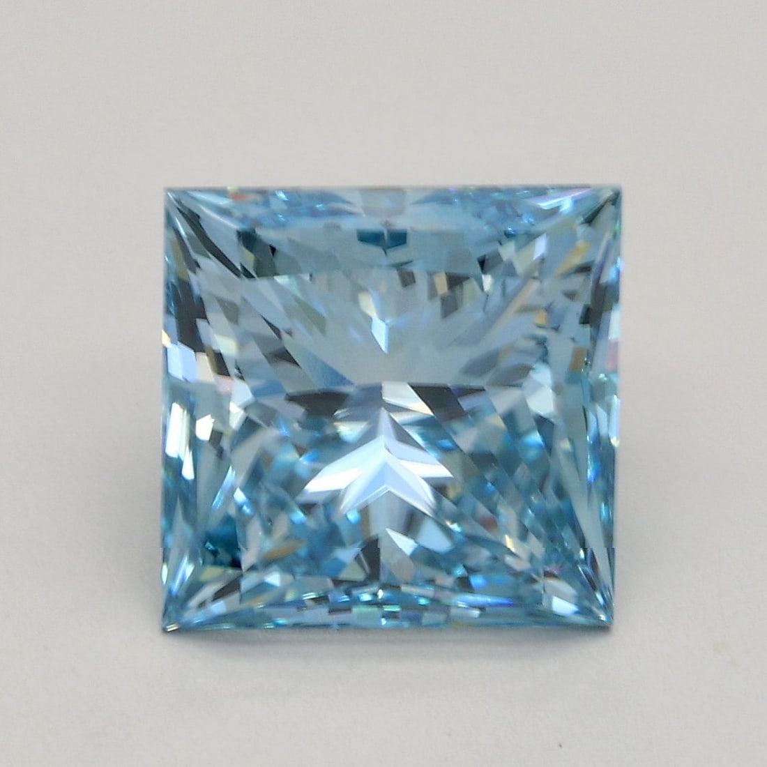 Loose Diamond - PRINCESS 3.11ct Fancy Vivid Blue VS1: Loose Diamond - PRINCESS 3.11ct Fancy Vivid Blue VS1 Source: This is a real non-mined Diamond that has been grown in a lab Shape: PRINCESS Carats: 3.11 Color: Fancy Vivid Blue Certification: IGI Video