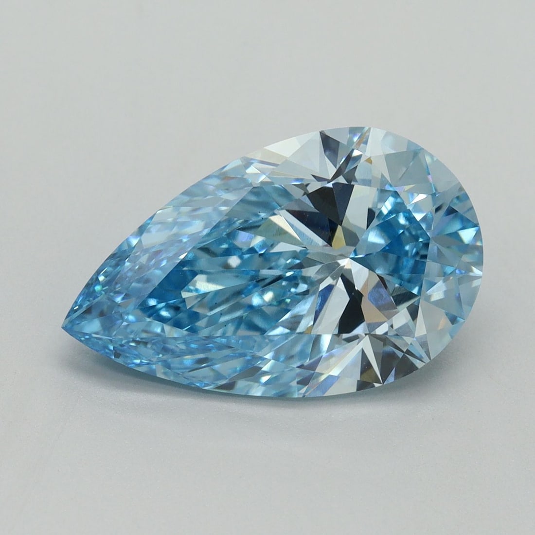 Loose Diamond - PEAR 5.01ct Fancy Vivid Blue VS1: Loose Diamond - PEAR 5.01ct Fancy Vivid Blue VS1 Source: This is a real non-mined Diamond that has been grown in a lab Shape: PEAR Carats: 5.01 Color: Fancy Vivid Blue Certification: IGI Video:
