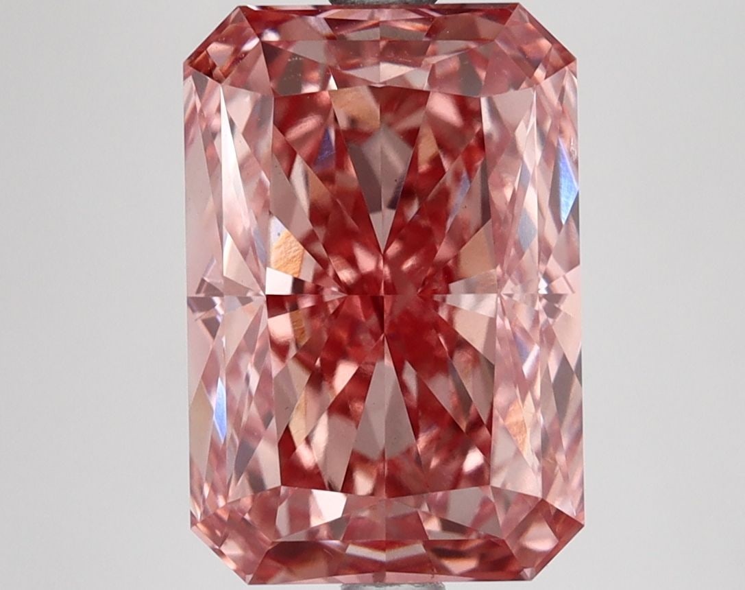 Loose Diamond - RADIANT 4.73ct Fancy Vivid Pink VS2: Loose Diamond - RADIANT 4.73ct Fancy Vivid Pink VS2 Source: This is a real non-mined Diamond that has been grown in a lab Shape: RADIANT Carats: 4.73 Color: Fancy Vivid Pink Certification: IGI Video: