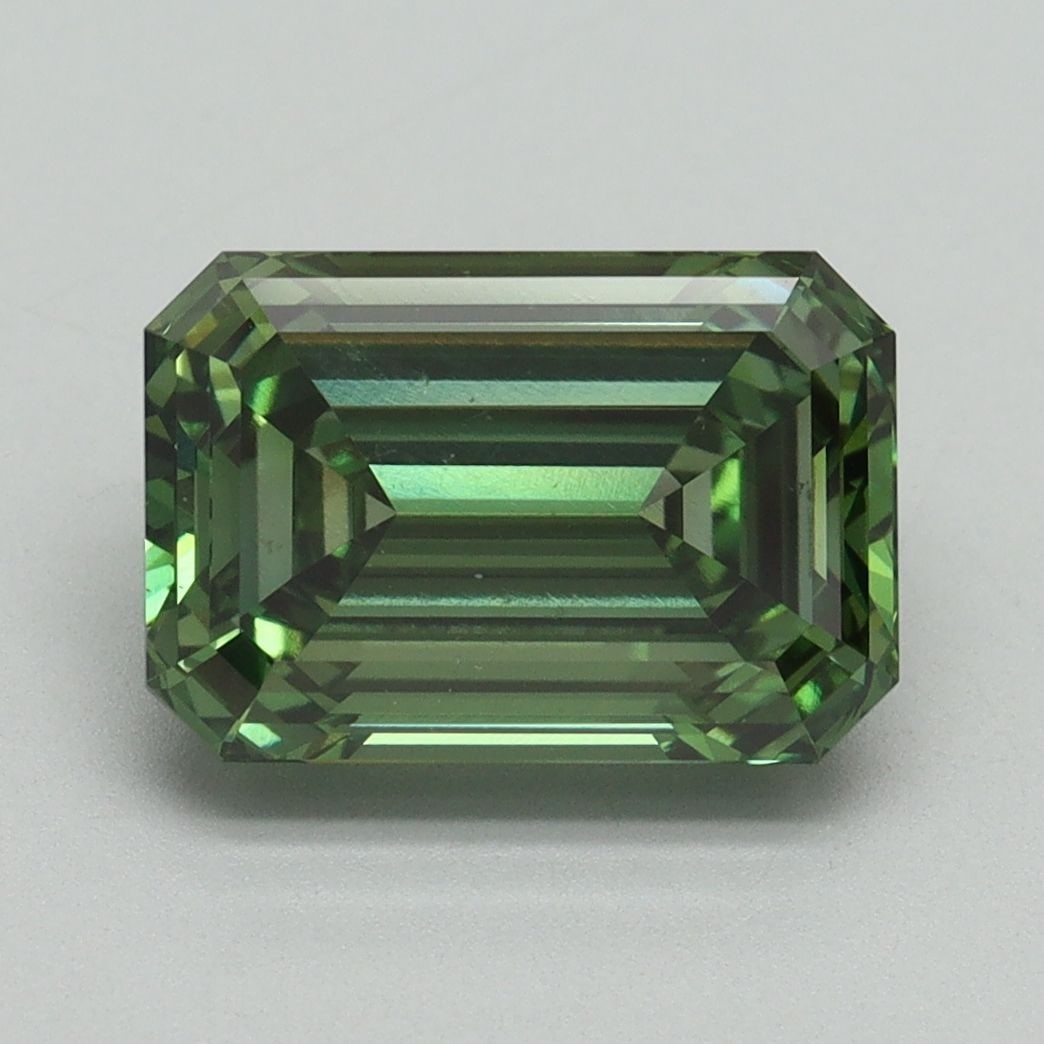 Loose Diamond - EMERALD 3.16ct Fancy Vivid Green VS2: Loose Diamond - EMERALD 3.16ct Fancy Vivid Green VS2 Source: This is a real non-mined Diamond that has been grown in a lab Shape: EMERALD Carats: 3.16 Color: Fancy Vivid Green Certification: IGI Video