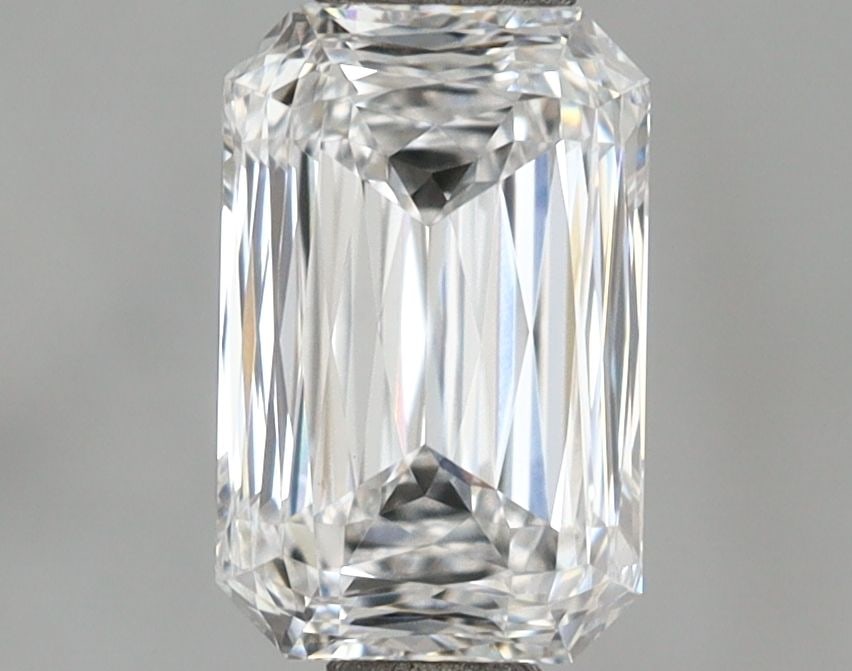 Loose Diamond - RADIANT 1.12ct E VVS2: Loose Diamond - RADIANT 1.12ct E VVS2 Source: This is a real non-mined Diamond that has been grown in a lab Shape: RADIANT Carats: 1.12 Color: E Clarity: VVS2 Certification: IGI Video: