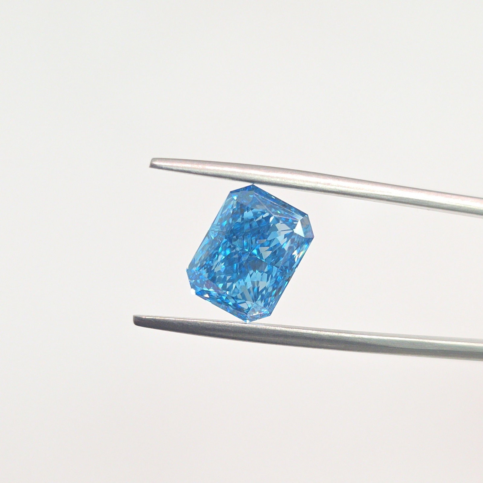 Loose Diamond - RADIANT 4.03ct Fancy Vivid Blue VS1 (1 of 1)