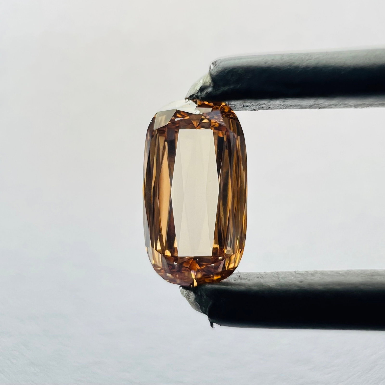 Loose Diamond - OTHER 0.39ct Orange VVS2: Loose Diamond - OTHER 0.39ct Orange VVS2 Source: This is a real non-mined Diamond that has been grown in a lab Shape: OTHER Carats: 0.39 Color: Orange Certification: NONE The Diamond Depot Guarantee: 