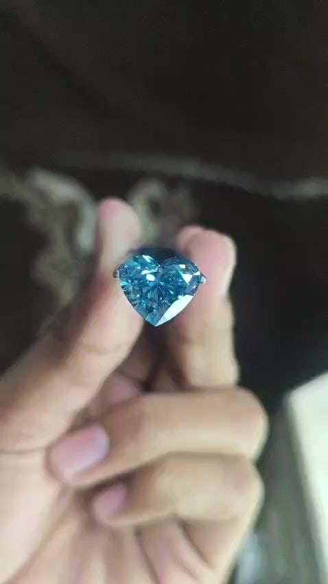 Loose Diamond - HEART 5.51ct Blue SI1: Loose Diamond - HEART 5.51ct Blue SI1 Source: This is a real non-mined Diamond that has been grown in a lab Shape: HEART Carats: 5.51 Color: Blue Certification: NONE Video: Video Link The Diamond