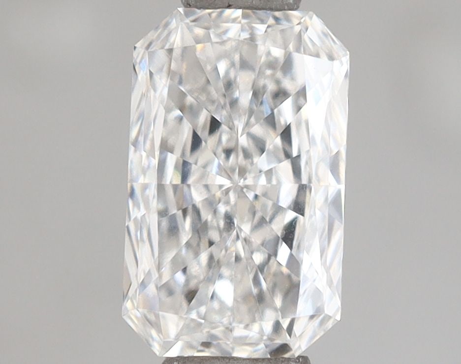 Loose Diamond - RADIANT 0.73ct E VVS2: Loose Diamond - RADIANT 0.73ct E VVS2 Source: This is a real non-mined Diamond that has been grown in a lab Shape: RADIANT Carats: 0.73 Color: E Clarity: VVS2 Certification: IGI Video: