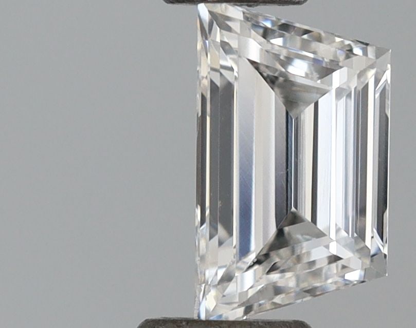 Loose Diamond - TRAPEZOID 0.29ct F VS1: Loose Diamond - TRAPEZOID 0.29ct F VS1 Source: This is a real non-mined Diamond that has been grown in a lab Shape: TRAPEZOID Carats: 0.29 Color: F Clarity: VS1 Certification: NONE The Diamond Depot G