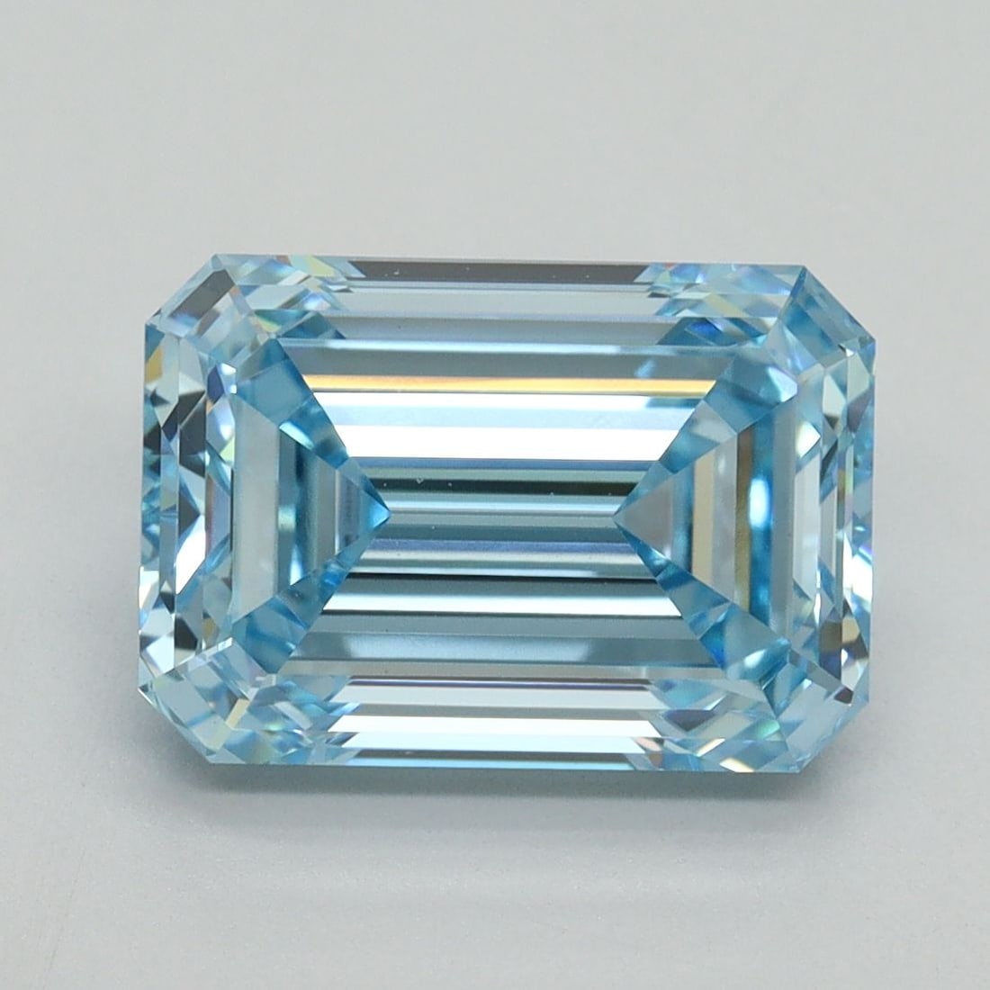 Loose Diamond - EMERALD 4.1ct Fancy Vivid Blue VVS2: Loose Diamond - EMERALD 4.1ct Fancy Vivid Blue VVS2 Source: This is a real non-mined Diamond that has been grown in a lab Shape: EMERALD Carats: 4.1 Color: Fancy Vivid Blue Certification: IGI Video: