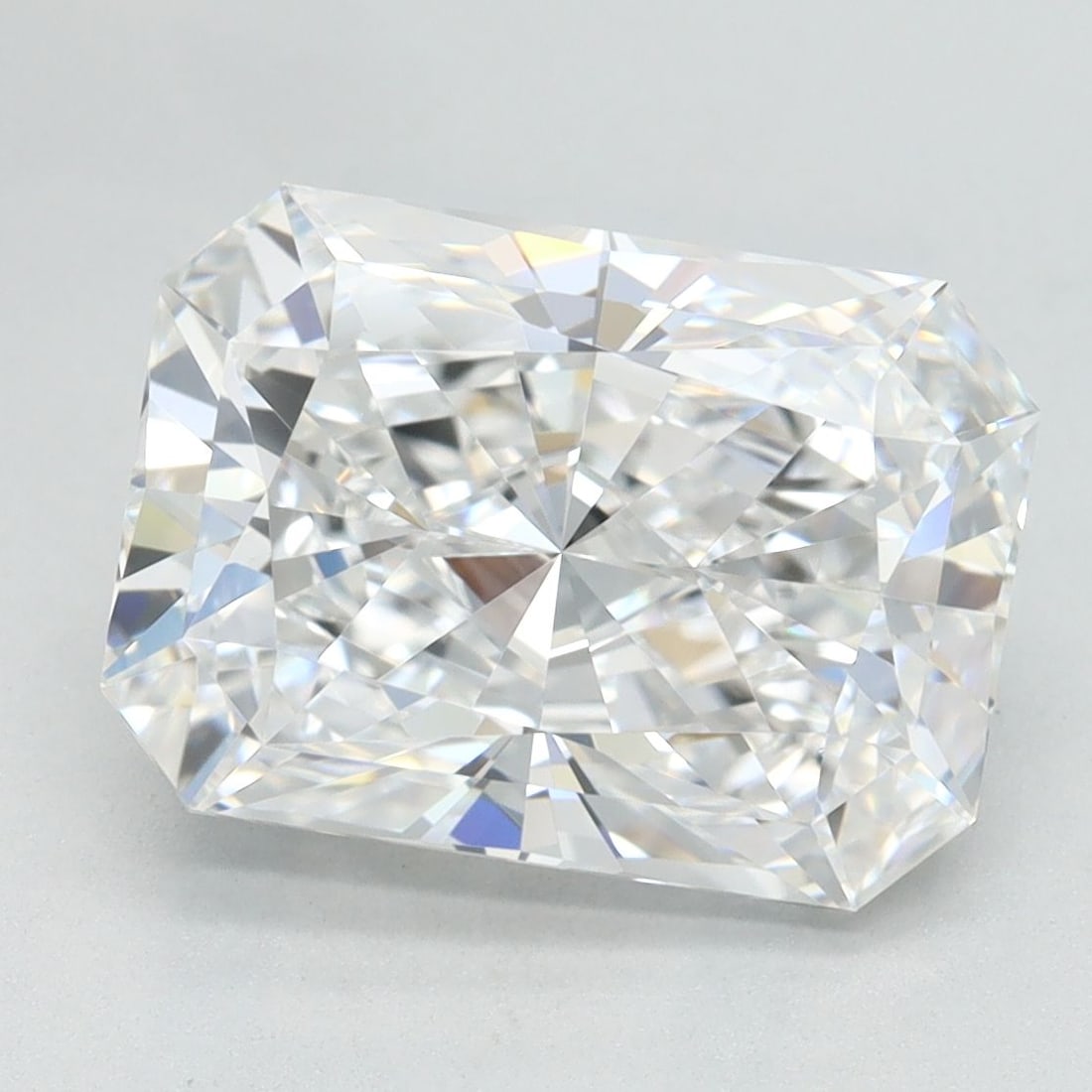 Loose Diamond - RADIANT 3.65ct E VVS1: Loose Diamond - RADIANT 3.65ct E VVS1 Source: This is a real non-mined Diamond that has been grown in a lab Shape: RADIANT Carats: 3.65 Color: E Clarity: VVS1 Certification: GIA Video: