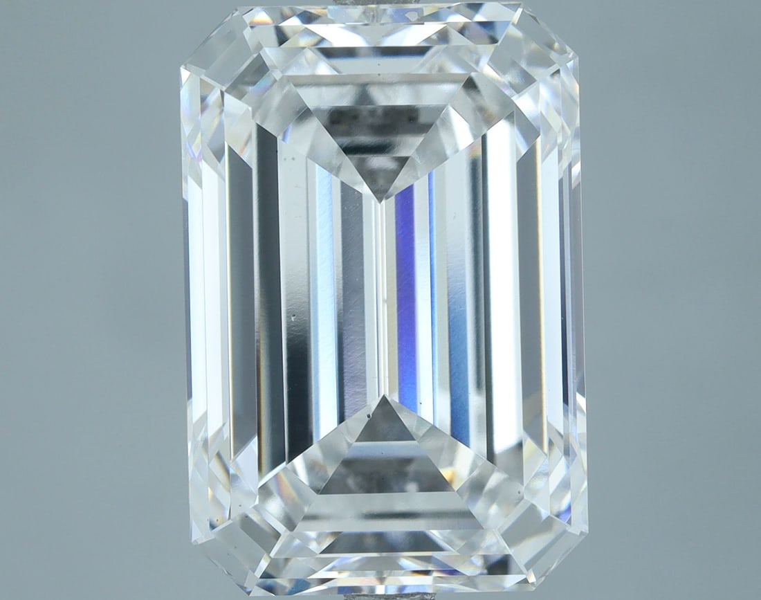 Loose Diamond - EMERALD 8.52ct E VS1: Loose Diamond - EMERALD 8.52ct E VS1 Source: This is a real non-mined Diamond that has been grown in a lab Shape: EMERALD Carats: 8.52 Color: E Clarity: VS1 Certification: IGI Video:
