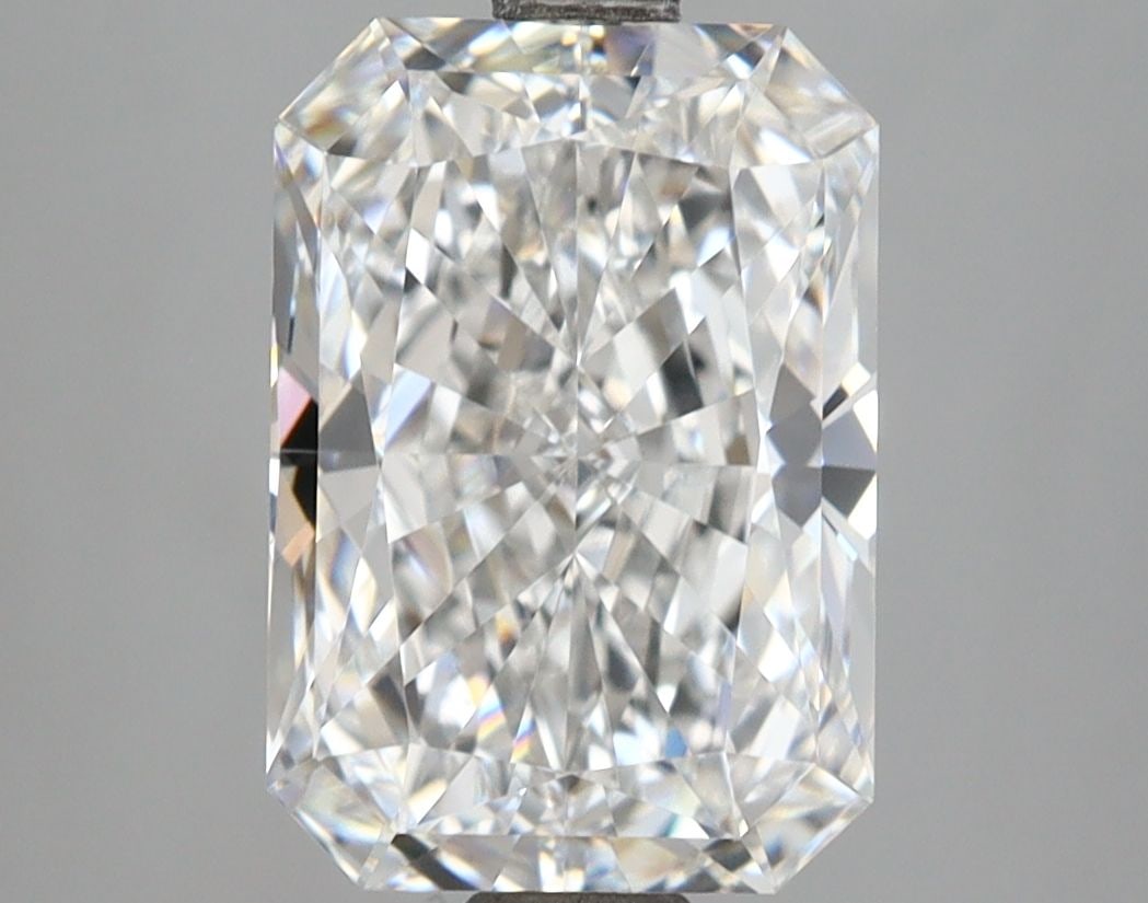 Loose Diamond - RADIANT 3.56ct E VVS1: Loose Diamond - RADIANT 3.56ct E VVS1 Source: This is a real non-mined Diamond that has been grown in a lab Shape: RADIANT Carats: 3.56 Color: E Clarity: VVS1 Certification: IGI Video: