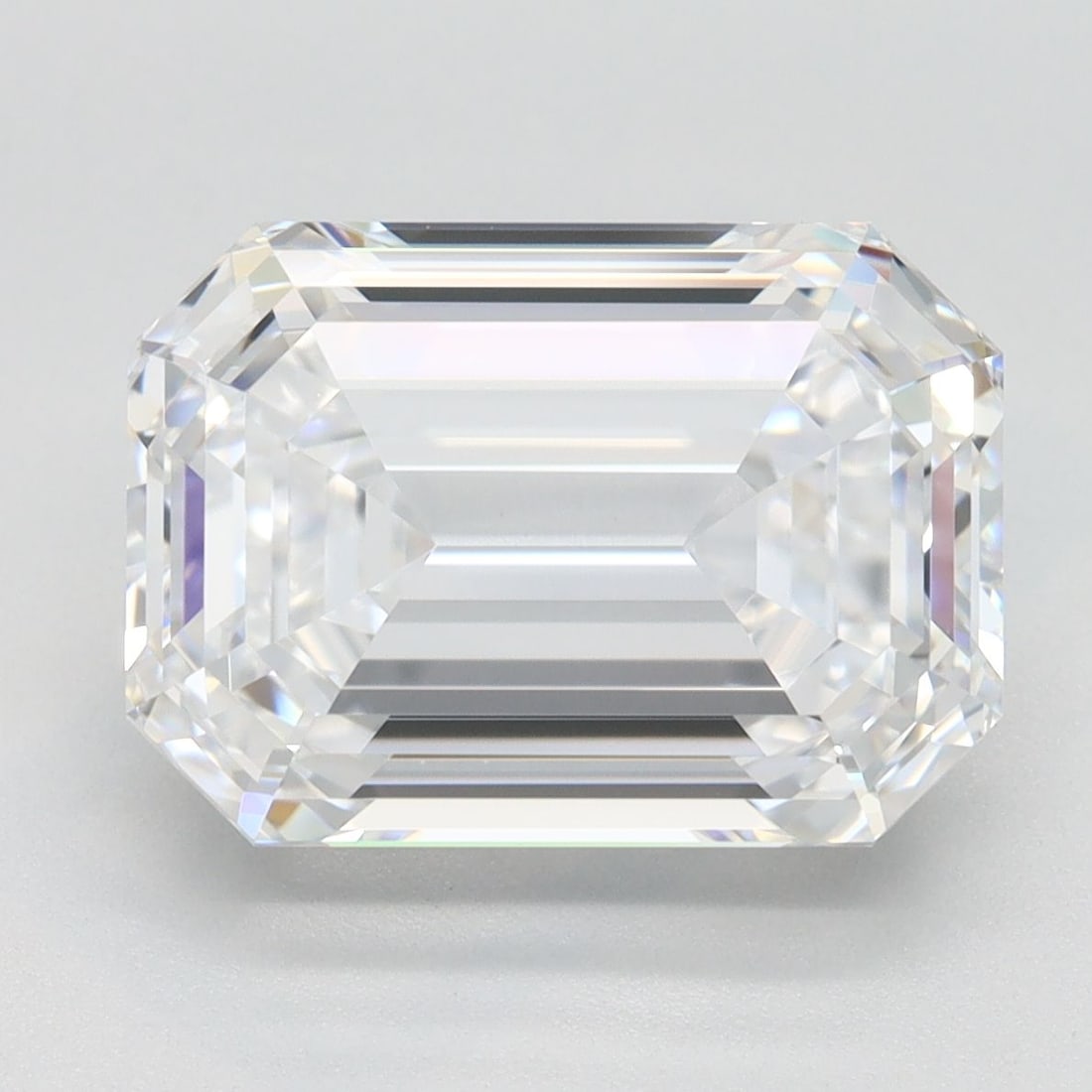 Loose Diamond - EMERALD 5.05ct D VVS1: Loose Diamond - EMERALD 5.05ct D VVS1 Source: This is a real non-mined Diamond that has been grown in a lab Shape: EMERALD Carats: 5.05 Color: D Clarity: VVS1 Certification: GIA Video: