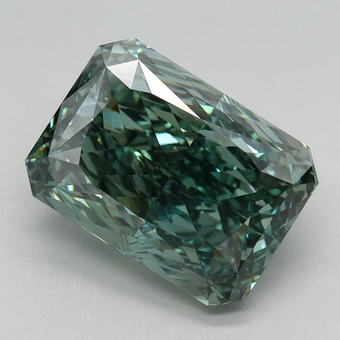 Loose Diamond - RADIANT 4.27ct Fancy Vivid Green VS1: Loose Diamond - RADIANT 4.27ct Fancy Vivid Green VS1 Source: This is a real non-mined Diamond that has been grown in a lab Shape: RADIANT Carats: 4.27 Color: Fancy Vivid Green Certification: IGI Video