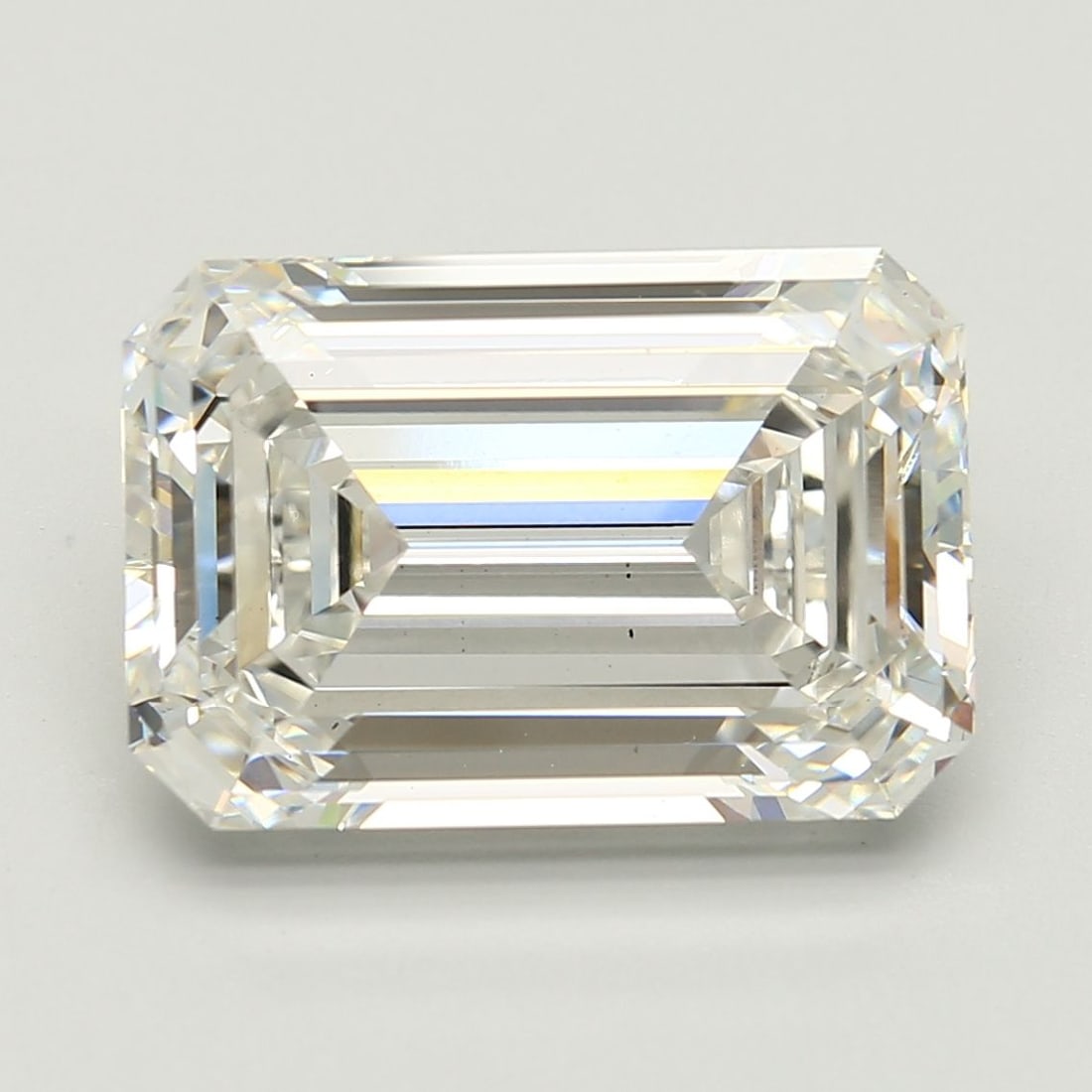 Loose Diamond - EMERALD 10.39ct G VS1: Loose Diamond - EMERALD 10.39ct G VS1 Source: This is a real non-mined Diamond that has been grown in a lab Shape: EMERALD Carats: 10.39 Color: G Clarity: VS1 Certification: IGI Video: