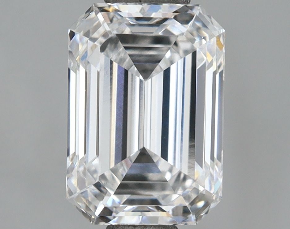 Loose Diamond - EMERALD 1.47ct D VS1: Loose Diamond - EMERALD 1.47ct D VS1 Source: This is a real non-mined Diamond that has been grown in a lab Shape: EMERALD Carats: 1.47 Color: D Clarity: VS1 Certification: IGI Video: