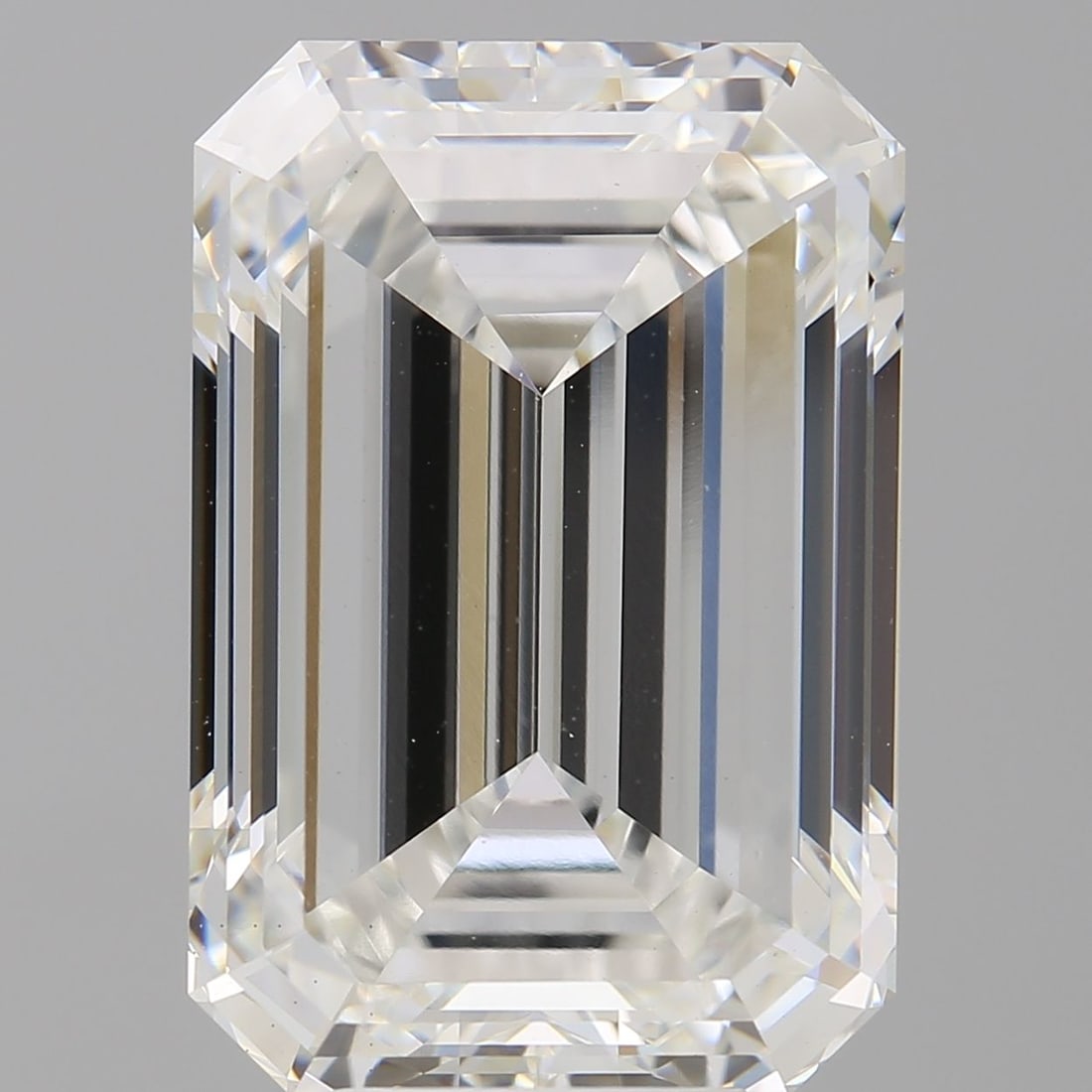 Loose Diamond - EMERALD 9.07ct F VS1: Loose Diamond - EMERALD 9.07ct F VS1 Source: This is a real non-mined Diamond that has been grown in a lab Shape: EMERALD Carats: 9.07 Color: F Clarity: VS1 Certification: IGI Video: