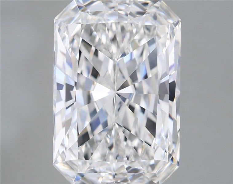 Loose Diamond - RADIANT 5.57ct E VVS2: Loose Diamond - RADIANT 5.57ct E VVS2 Source: This is a real non-mined Diamond that has been grown in a lab Shape: RADIANT Carats: 5.57 Color: E Clarity: VVS2 Certification: IGI Video: