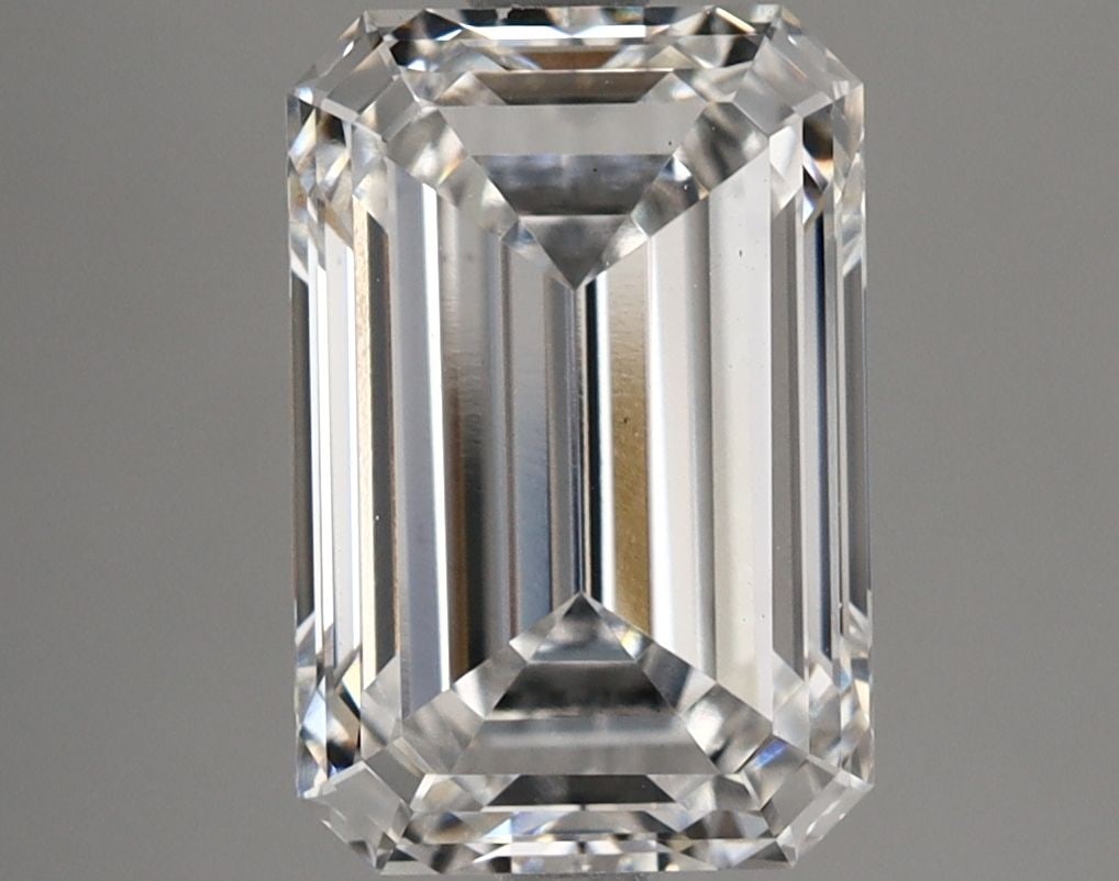 Loose Diamond - EMERALD 3.68ct E VS1: Loose Diamond - EMERALD 3.68ct E VS1 Source: This is a real non-mined Diamond that has been grown in a lab Shape: EMERALD Carats: 3.68 Color: E Clarity: VS1 Certification: IGI Video:
