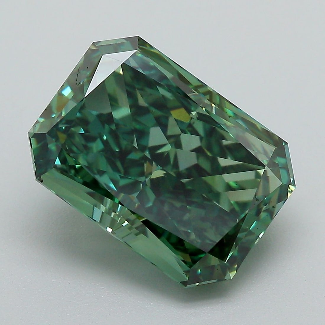 Loose Diamond - RADIANT 6.57ct Fancy Vivid Green VS1: Loose Diamond - RADIANT 6.57ct Fancy Vivid Green VS1 Source: This is a real non-mined Diamond that has been grown in a lab Shape: RADIANT Carats: 6.57 Color: Fancy Vivid Green Certification: IGI Video