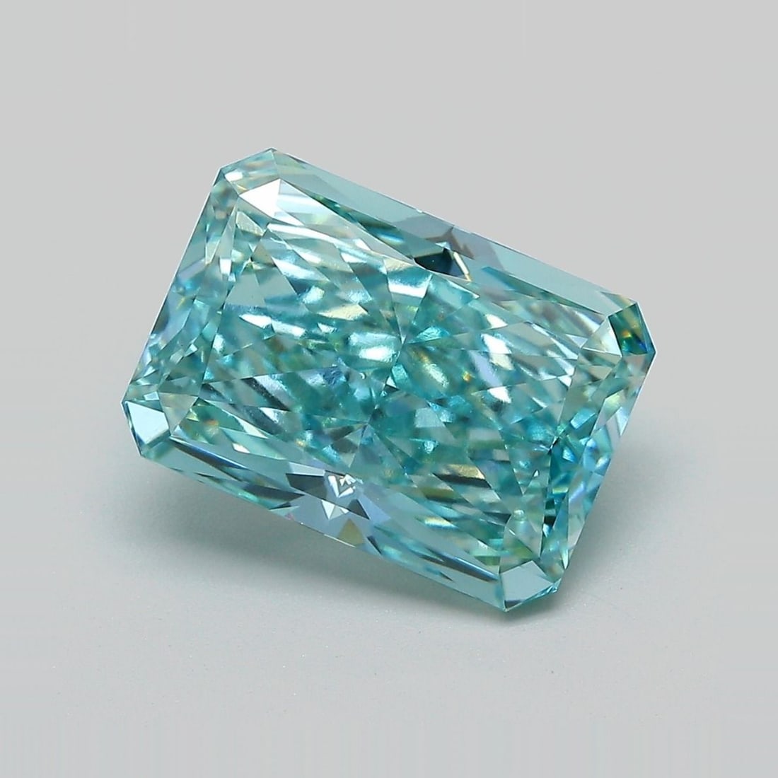 Loose Diamond - RADIANT 5.08ct Fancy Vivid Greenish Blue VVS2: Loose Diamond - RADIANT 5.08ct Fancy Vivid Greenish Blue VVS2 Source: This is a real non-mined Diamond that has been grown in a lab Shape: RADIANT Carats: 5.08 Color: Fancy Vivid Greenish Blue Certifi