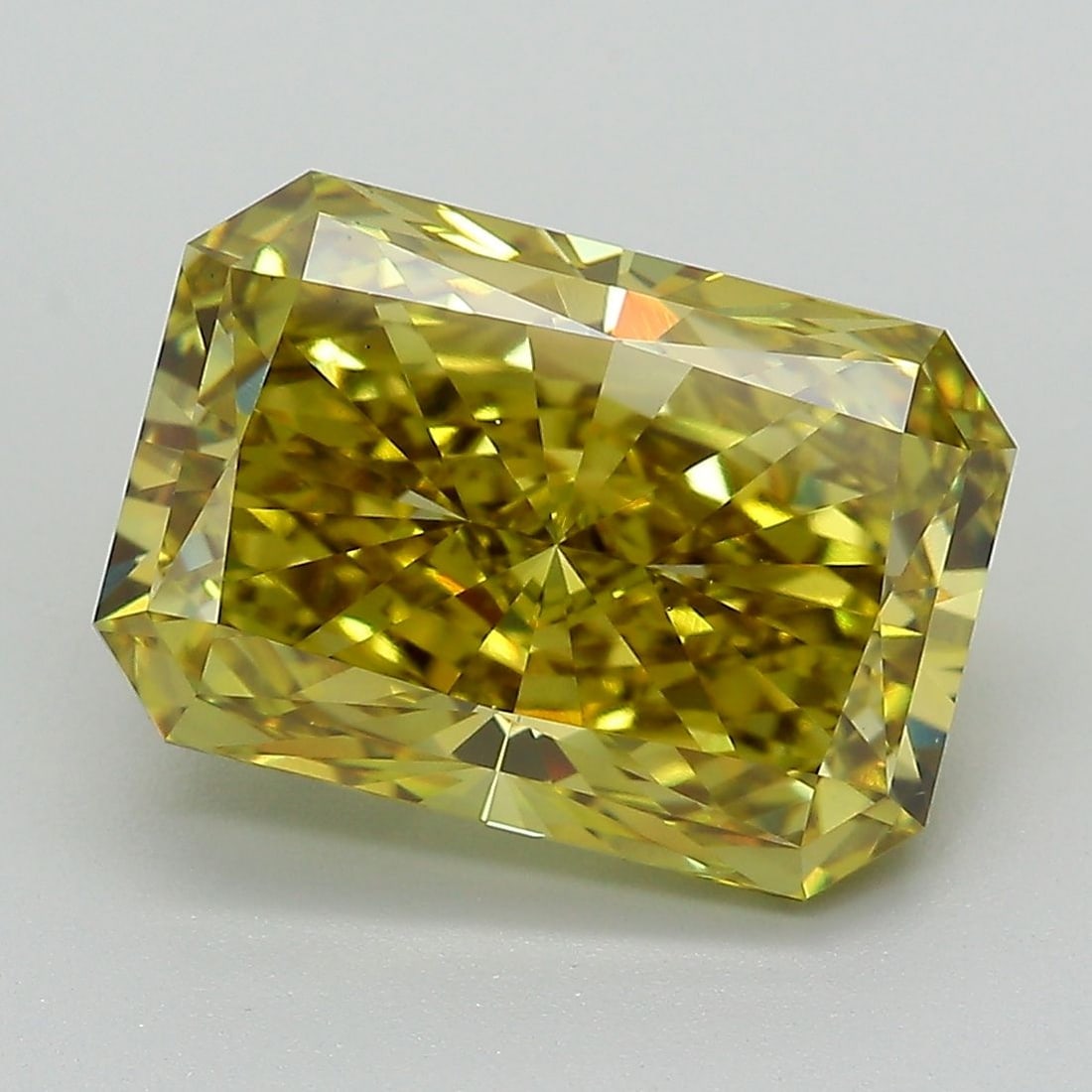 Loose Diamond - RADIANT 5.19ct Fancy Vivid Greenish Yellow VS1: Loose Diamond - RADIANT 5.19ct Fancy Vivid Greenish Yellow VS1 Source: This is a real non-mined Diamond that has been grown in a lab Shape: RADIANT Carats: 5.19 Color: Fancy Vivid Greenish Yellow Cert