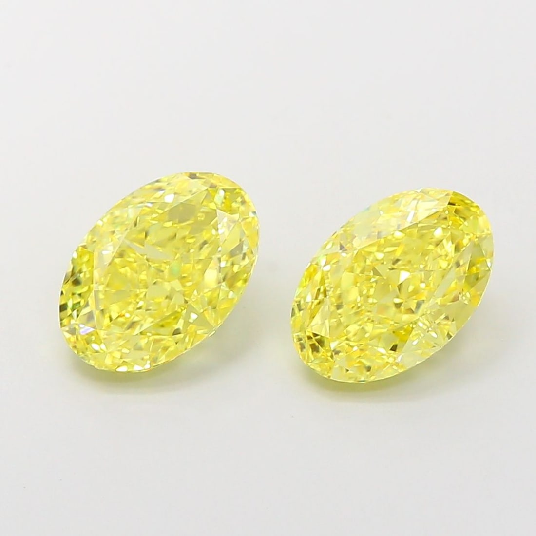 Loose Diamond - OVAL 2.12ct Fancy Vivid Yellow VVS2: Loose Diamond - OVAL 2.12ct Fancy Vivid Yellow VVS2 Source: This is a real non-mined Diamond that has been grown in a lab Shape: OVAL Carats: 2.12 Color: Fancy Vivid Yellow Certification: IGI Video: