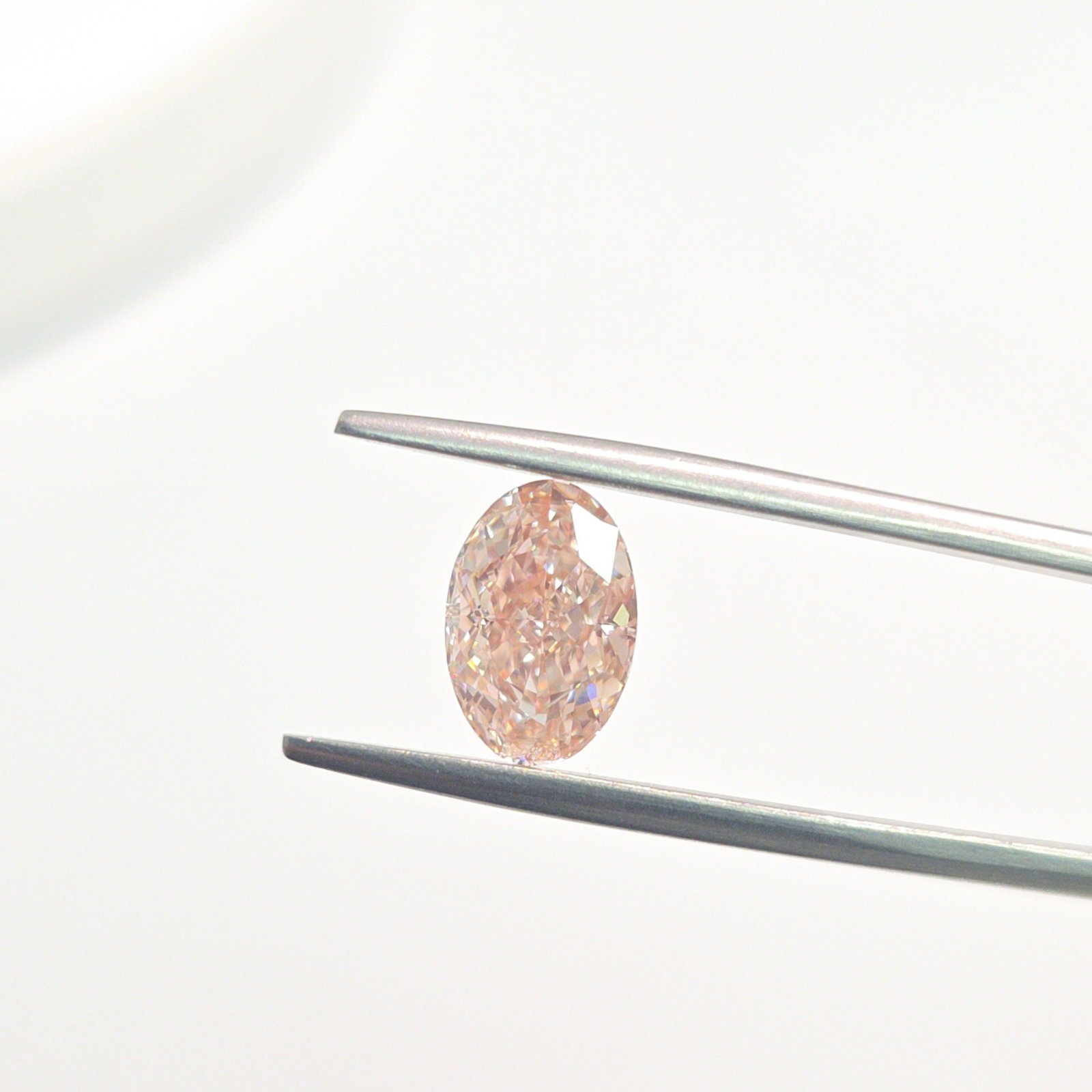 Loose Diamond - OVAL 2.04ct Fancy Vivid Pink VS1: Loose Diamond - OVAL 2.04ct Fancy Vivid Pink VS1 Source: This is a real non-mined Diamond that has been grown in a lab Shape: OVAL Carats: 2.04 Color: Fancy Vivid Pink Certification: IGI The Diamond D