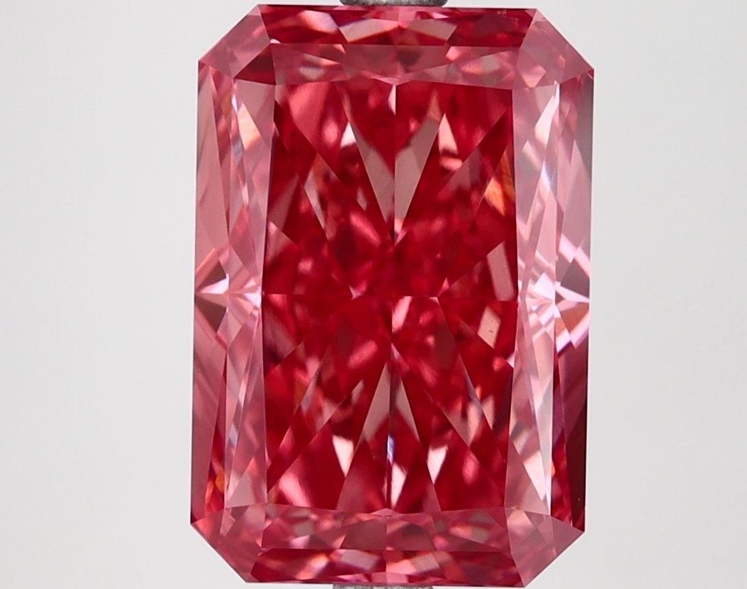 Loose Diamond - RADIANT 4.67ct Fancy Vivid Pink VS1: Loose Diamond - RADIANT 4.67ct Fancy Vivid Pink VS1 Source: This is a real non-mined Diamond that has been grown in a lab Shape: RADIANT Carats: 4.67 Color: Fancy Vivid Pink Certification: IGI Video: