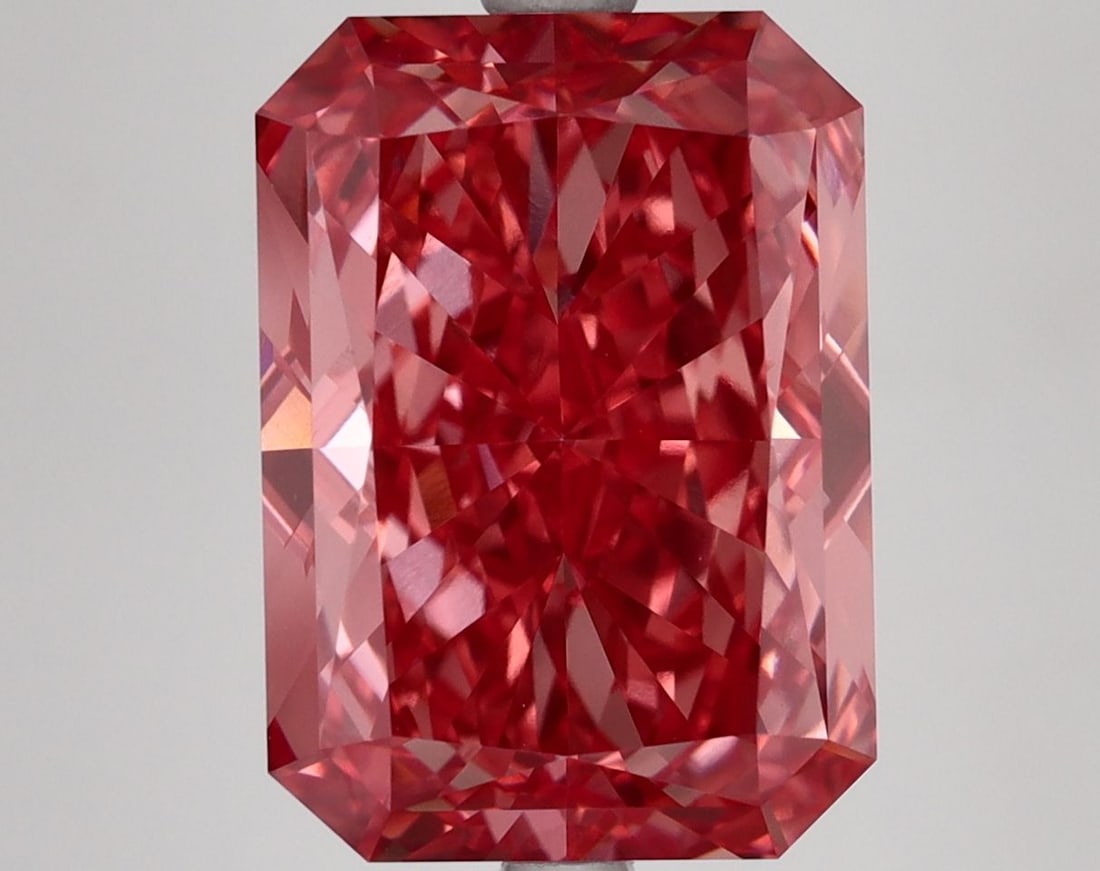Loose Diamond - RADIANT 7.12ct Fancy Vivid Pink VS1: Loose Diamond - RADIANT 7.12ct Fancy Vivid Pink VS1 Source: This is a real non-mined Diamond that has been grown in a lab Shape: RADIANT Carats: 7.12 Color: Fancy Vivid Pink Certification: IGI Video: