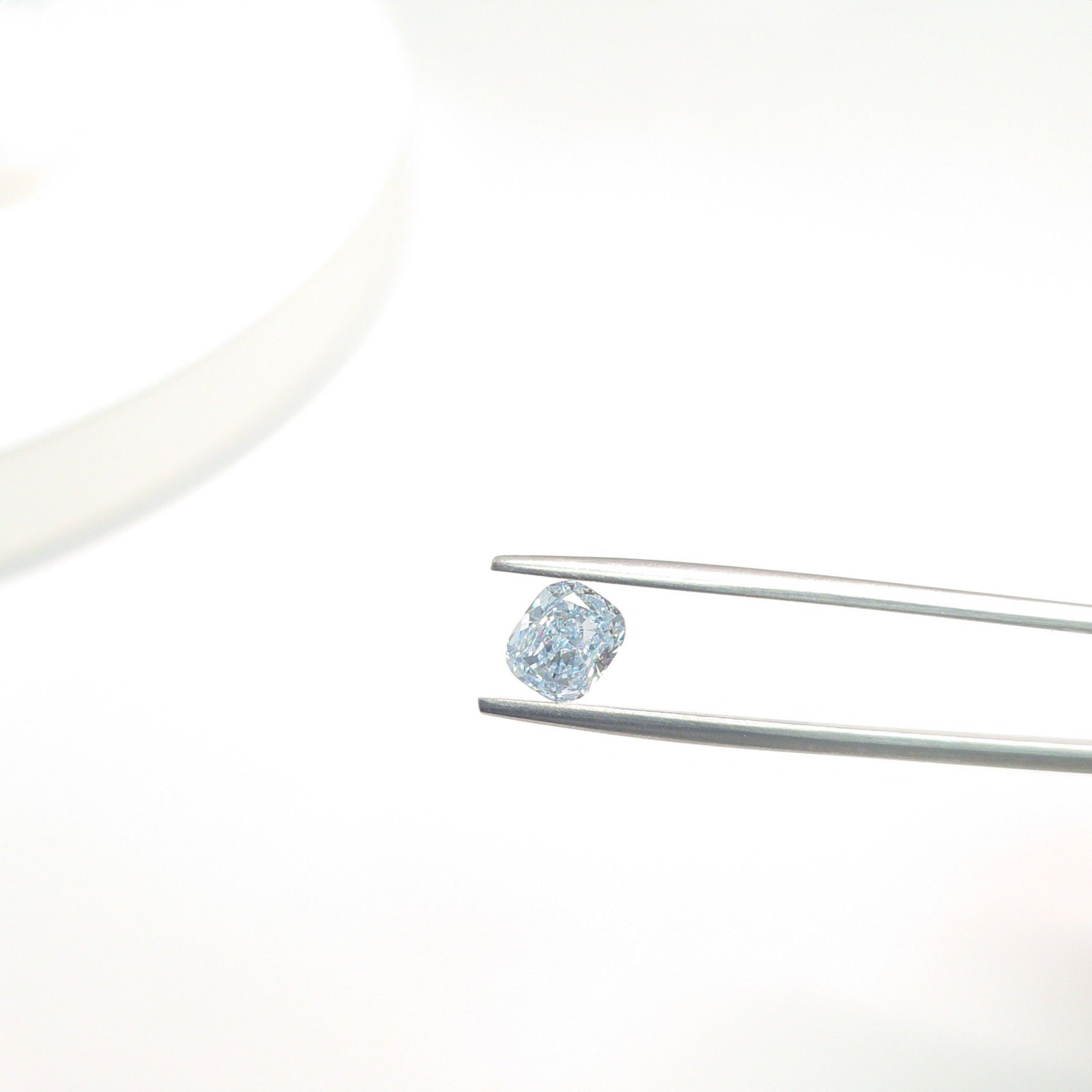 Loose Diamond - CUSHION MODIFIED 1.01ct Light Blue VVS2: Loose Diamond - CUSHION MODIFIED 1.01ct Light Blue VVS2 Source: This is a real non-mined Diamond that has been grown in a lab Shape: CUSHION MODIFIED Carats: 1.01 Color: Light Blue Certification: IGI 