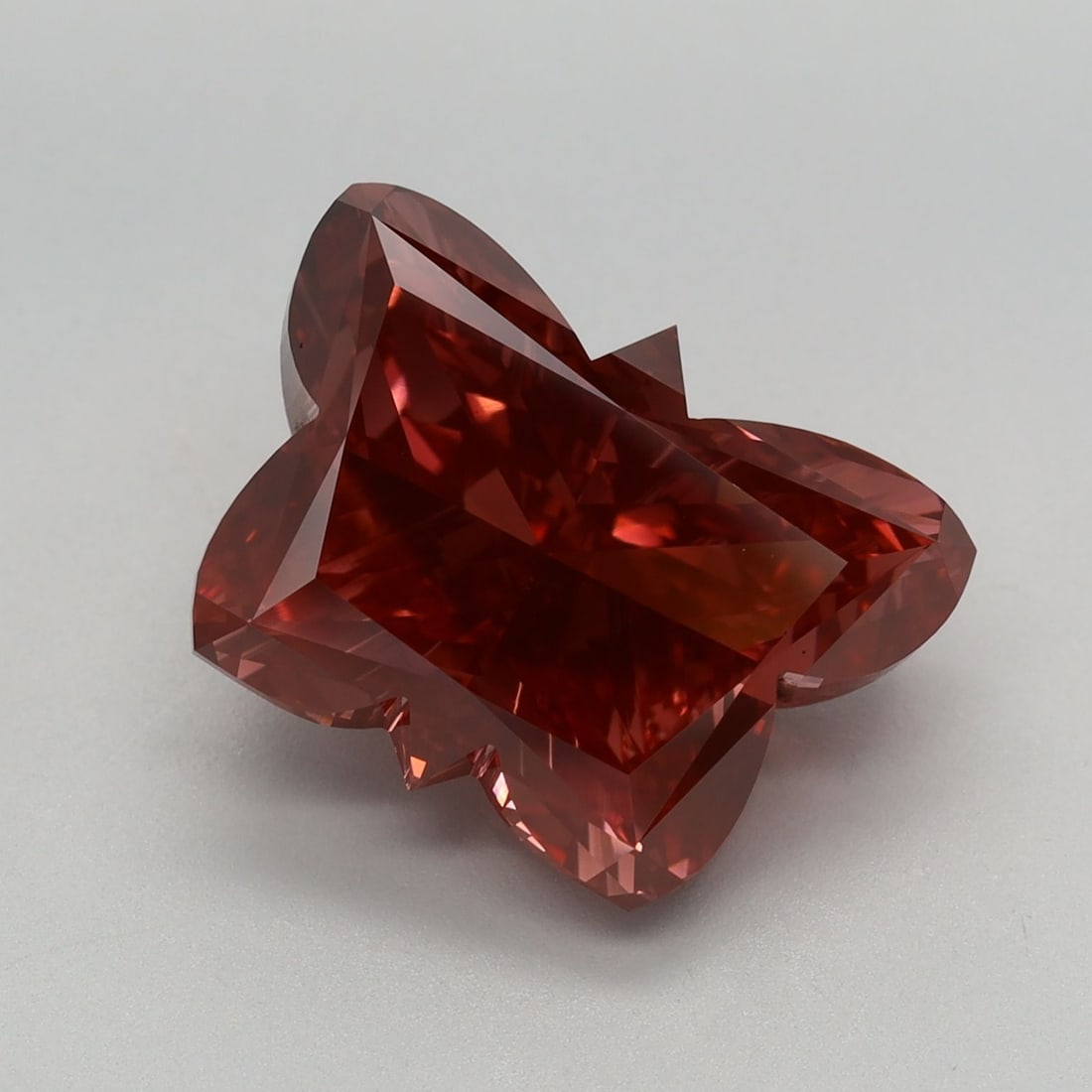 Loose Diamond - OTHER 5.62ct Fancy Vivid Pink VS1: Loose Diamond - OTHER 5.62ct Fancy Vivid Pink VS1 Source: This is a real non-mined Diamond that has been grown in a lab Shape: OTHER Carats: 5.62 Color: Fancy Vivid Pink Certification: IGI Video:
