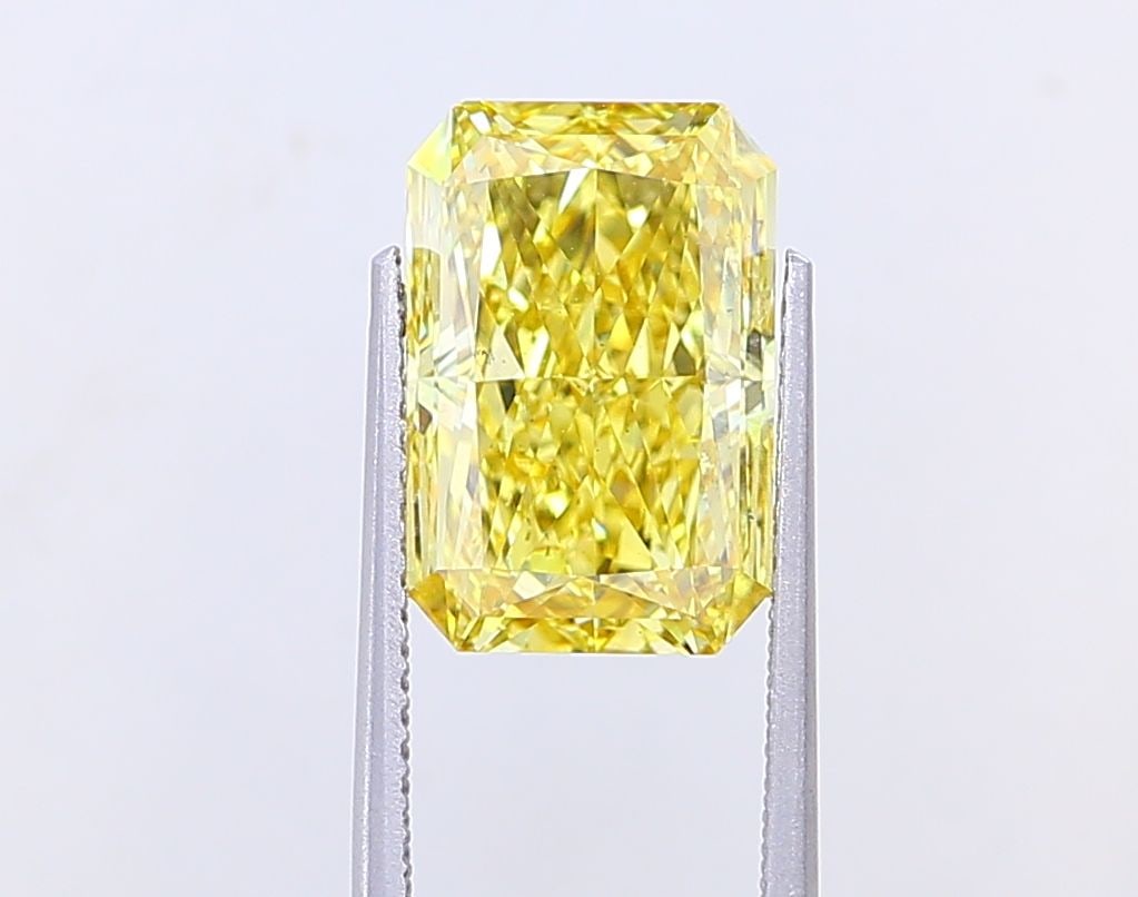 Loose Diamond - RADIANT 7.01ct Fancy Vivid Yellow SI1: Loose Diamond - RADIANT 7.01ct Fancy Vivid Yellow SI1 Source: This is a real non-mined Diamond that has been grown in a lab Shape: RADIANT Carats: 7.01 Color: Fancy Vivid Yellow Certification: IGI Vid