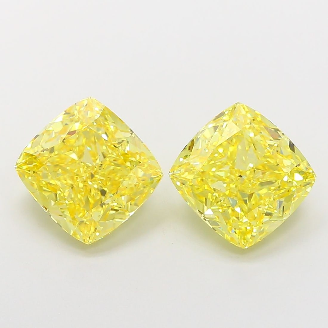 Loose Diamond - CUSHION MODIFIED 4.3ct Fancy Vivid Yellow VS2: Loose Diamond - CUSHION MODIFIED 4.3ct Fancy Vivid Yellow VS2 Source: This is a real non-mined Diamond that has been grown in a lab Shape: CUSHION MODIFIED Carats: 4.3 Color: Fancy Vivid Yellow Certif