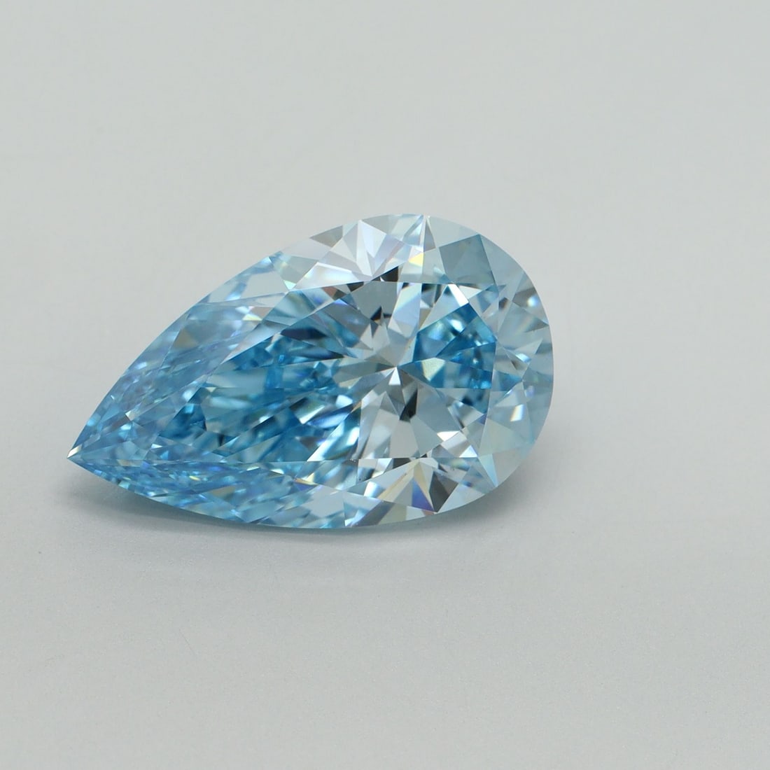 Loose Diamond - PEAR 5.08ct Fancy Vivid Blue VS1: Loose Diamond - PEAR 5.08ct Fancy Vivid Blue VS1 Source: This is a real non-mined Diamond that has been grown in a lab Shape: PEAR Carats: 5.08 Color: Fancy Vivid Blue Certification: IGI Video: